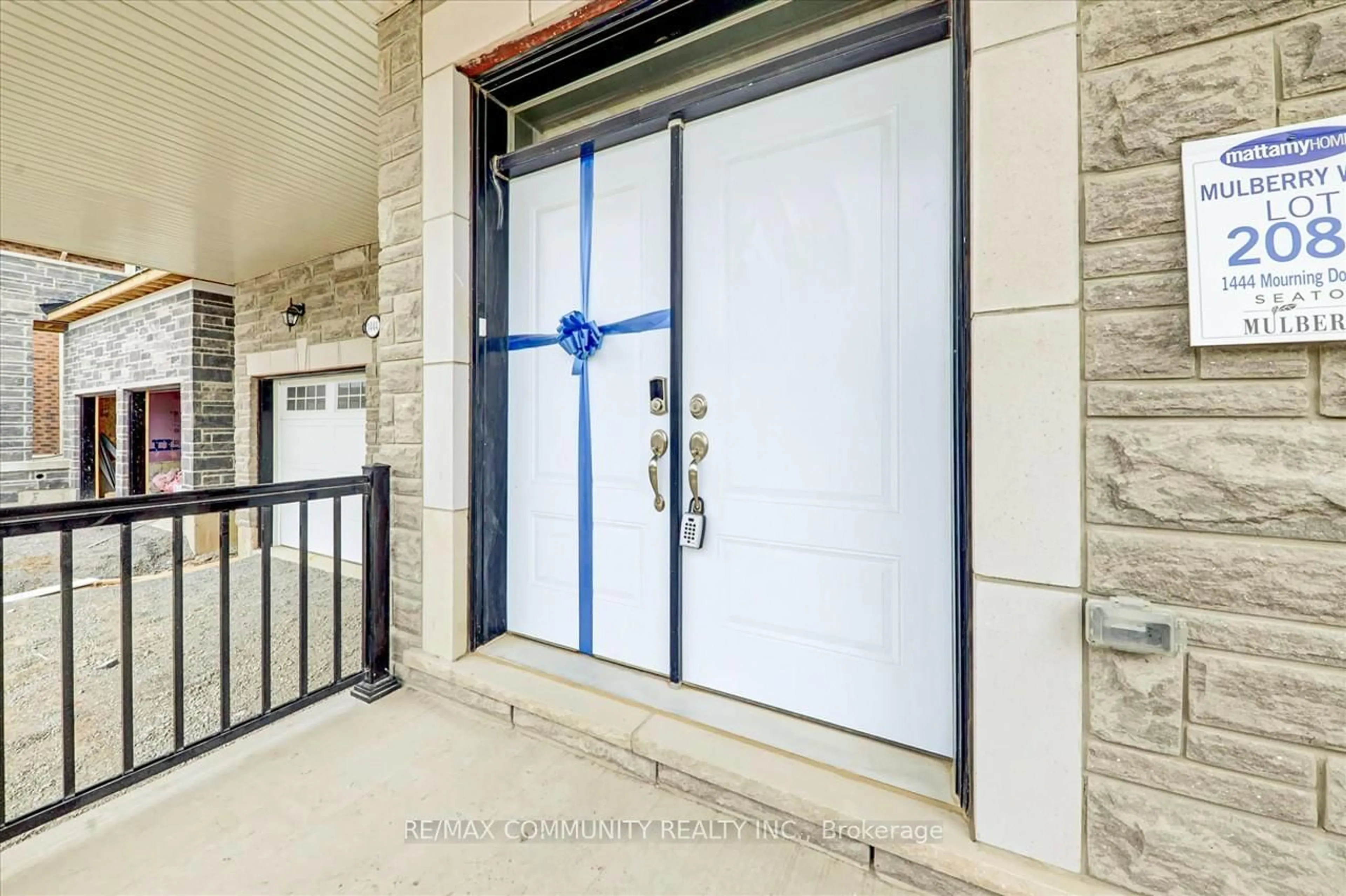 Indoor entryway for 1444 Mourning Dove Lane, Pickering Ontario L1X 0N8