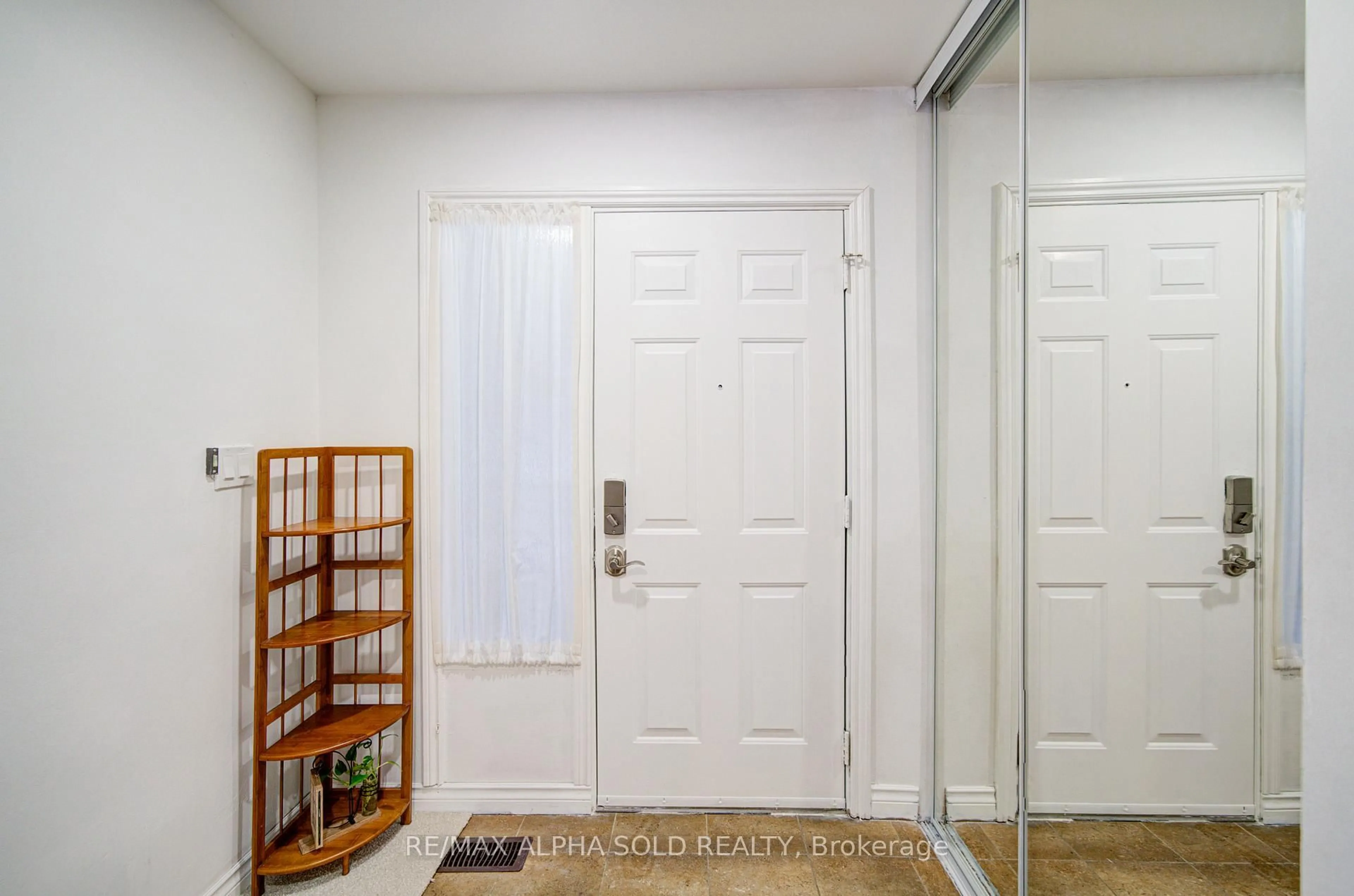 Indoor entryway for 2800 Midland Ave #36, Toronto Ontario M1S 3K7