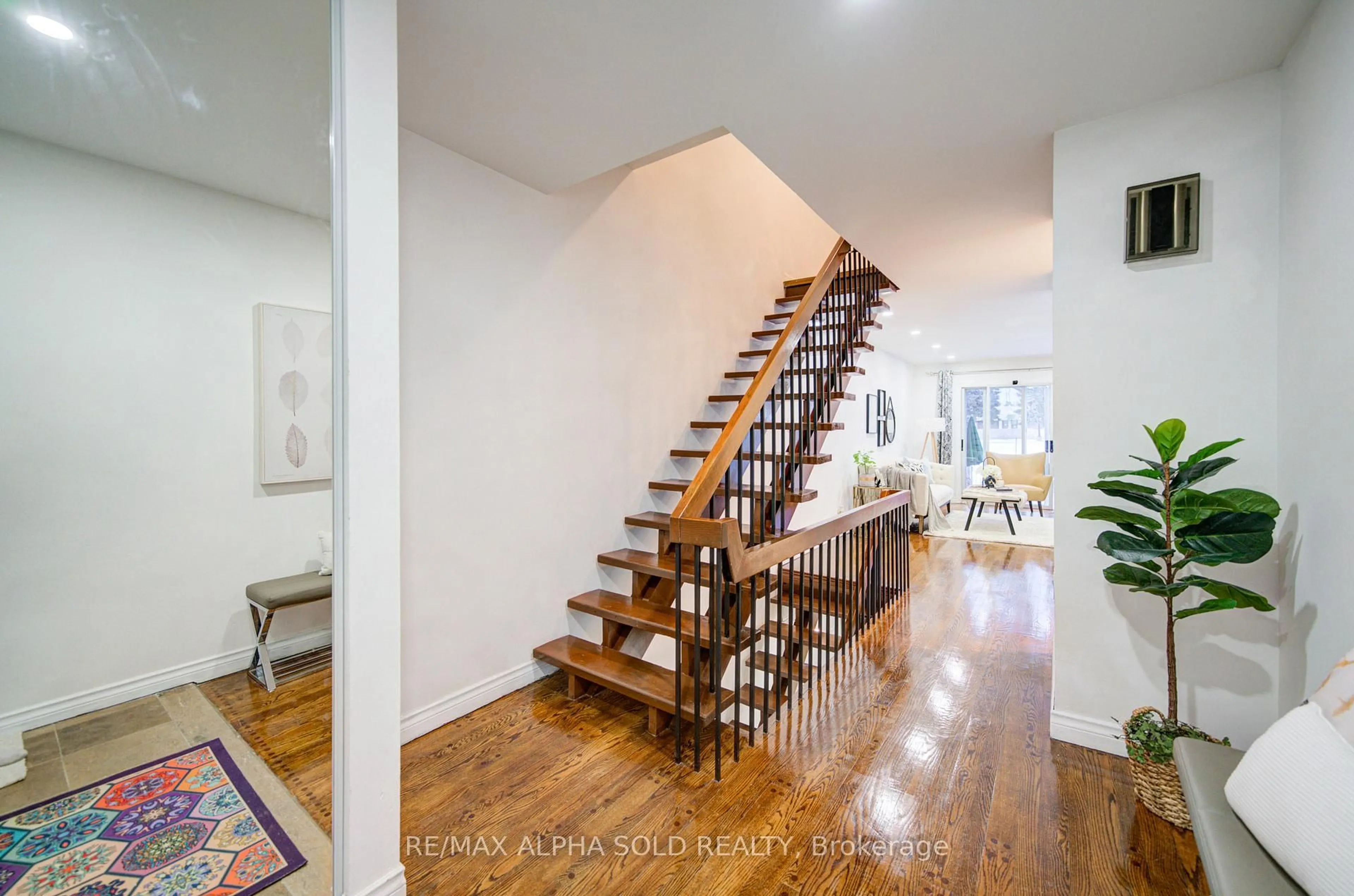 Stairs for 2800 Midland Ave #36, Toronto Ontario M1S 3K7