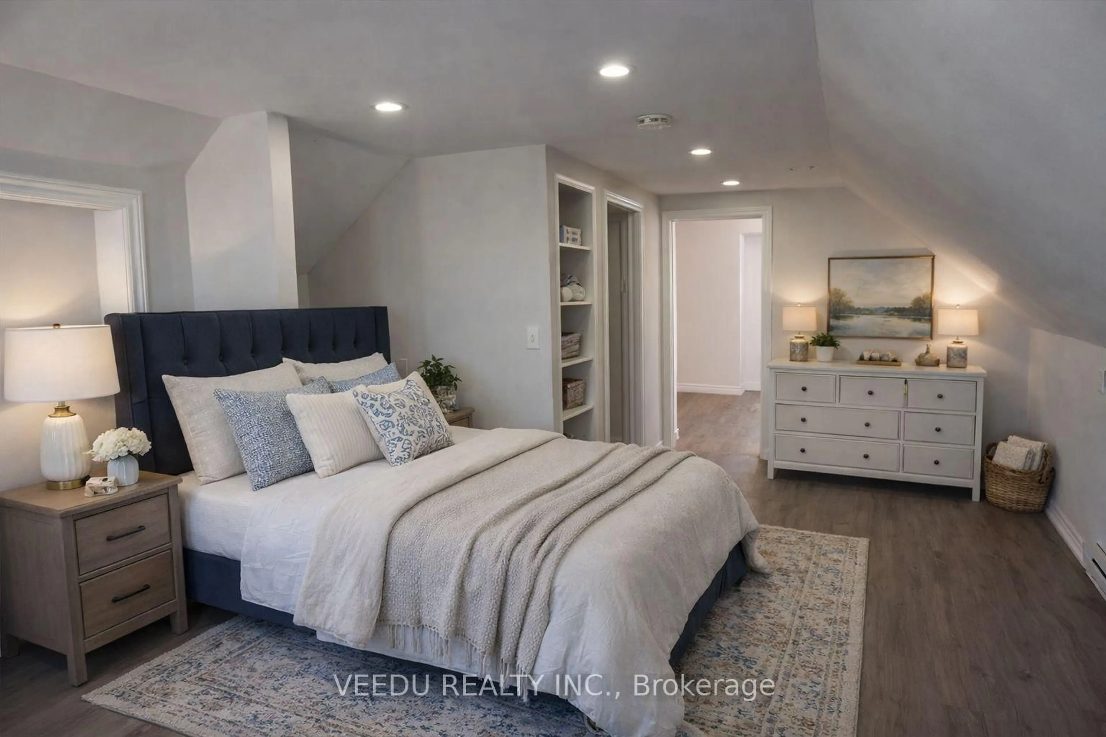 Bedroom with bed, unknown for 42 Ritson Rd, Oshawa Ontario L1H 5G9