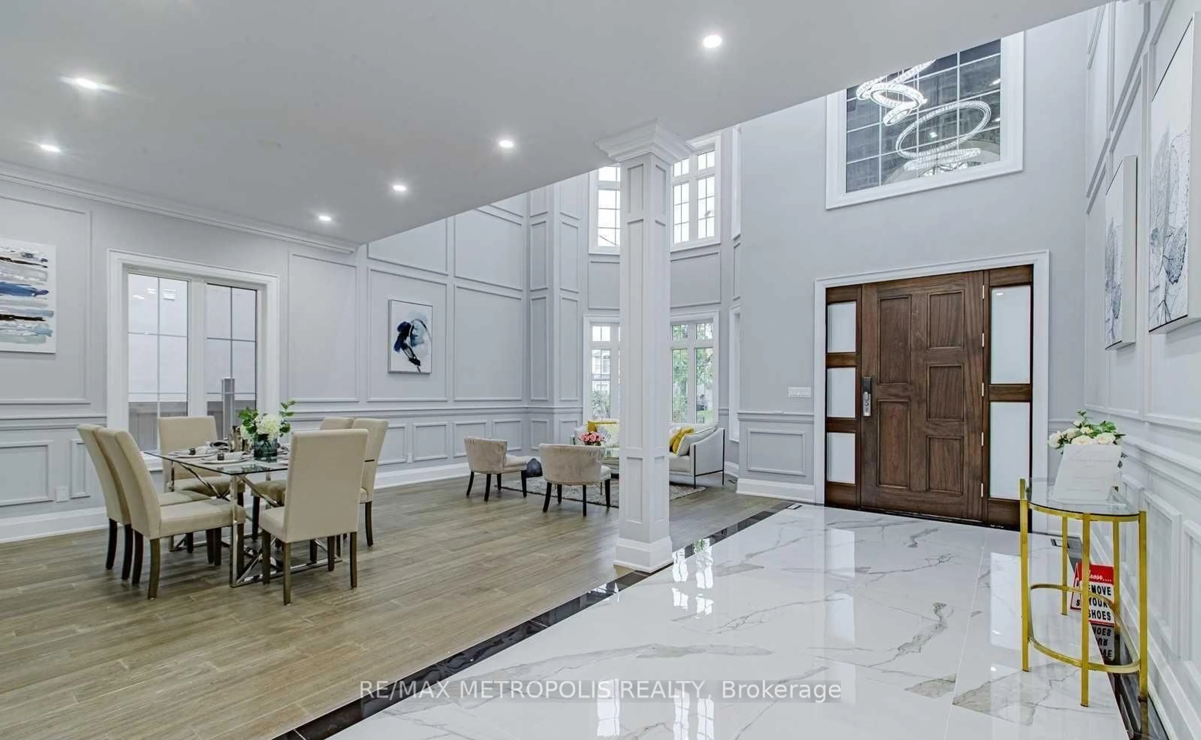 Indoor foyer for 50 Bellefontaine St, Toronto Ontario M1S 1J7