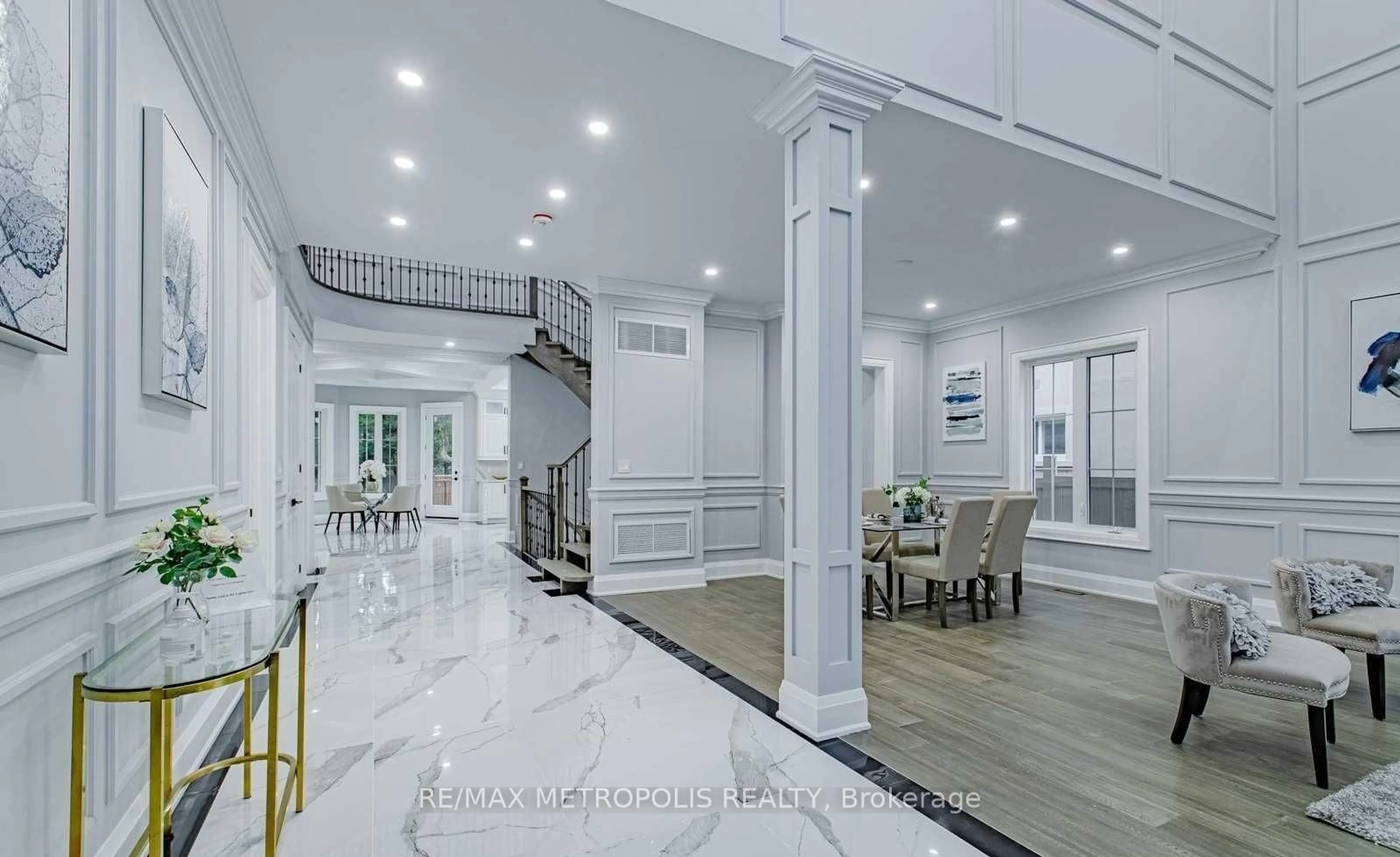 Indoor foyer for 50 Bellefontaine St, Toronto Ontario M1S 1J7