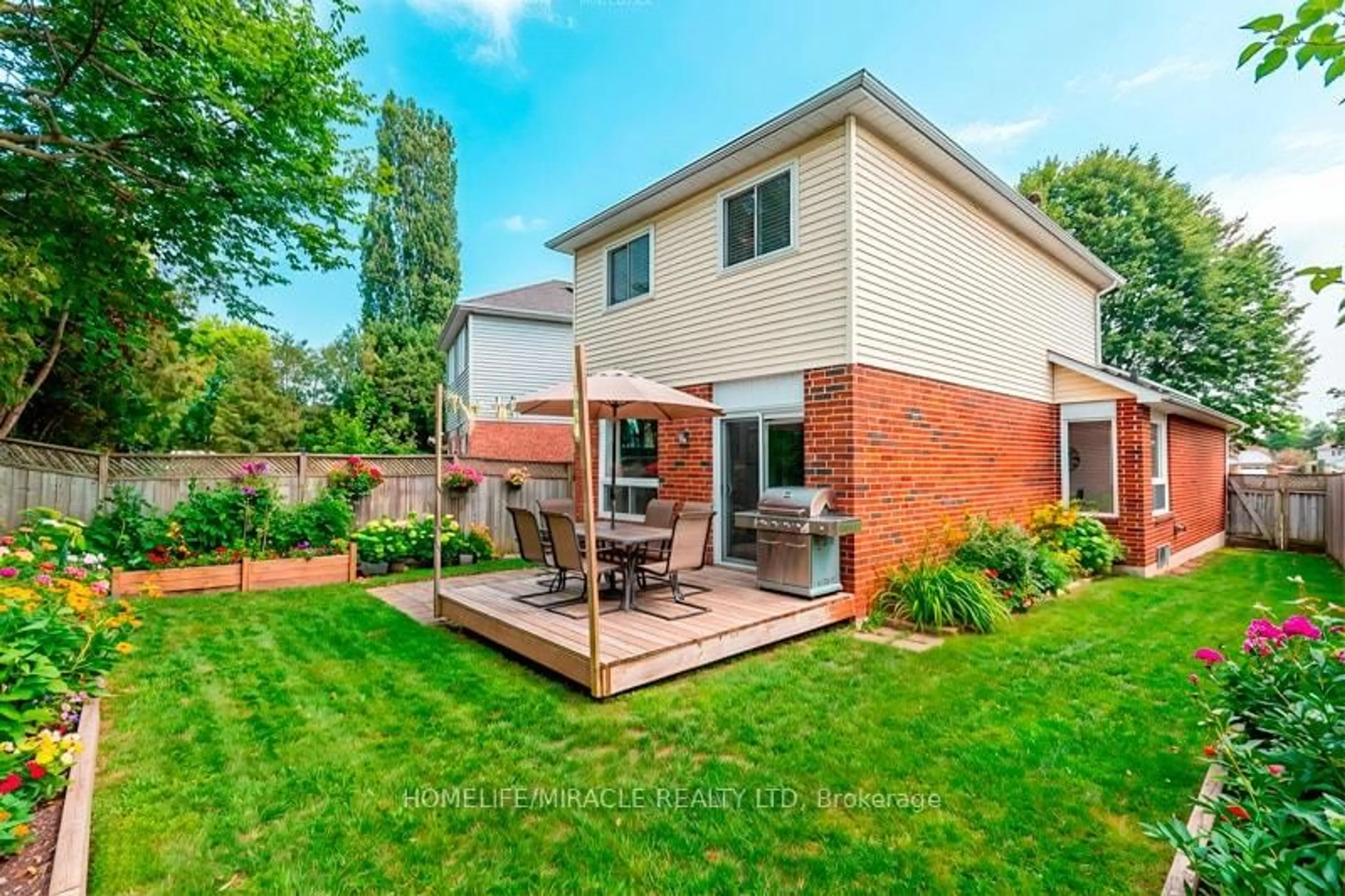 Home with brick exterior material, street for 33 Mossgrove Crt, Clarington Ontario L1E 1P3