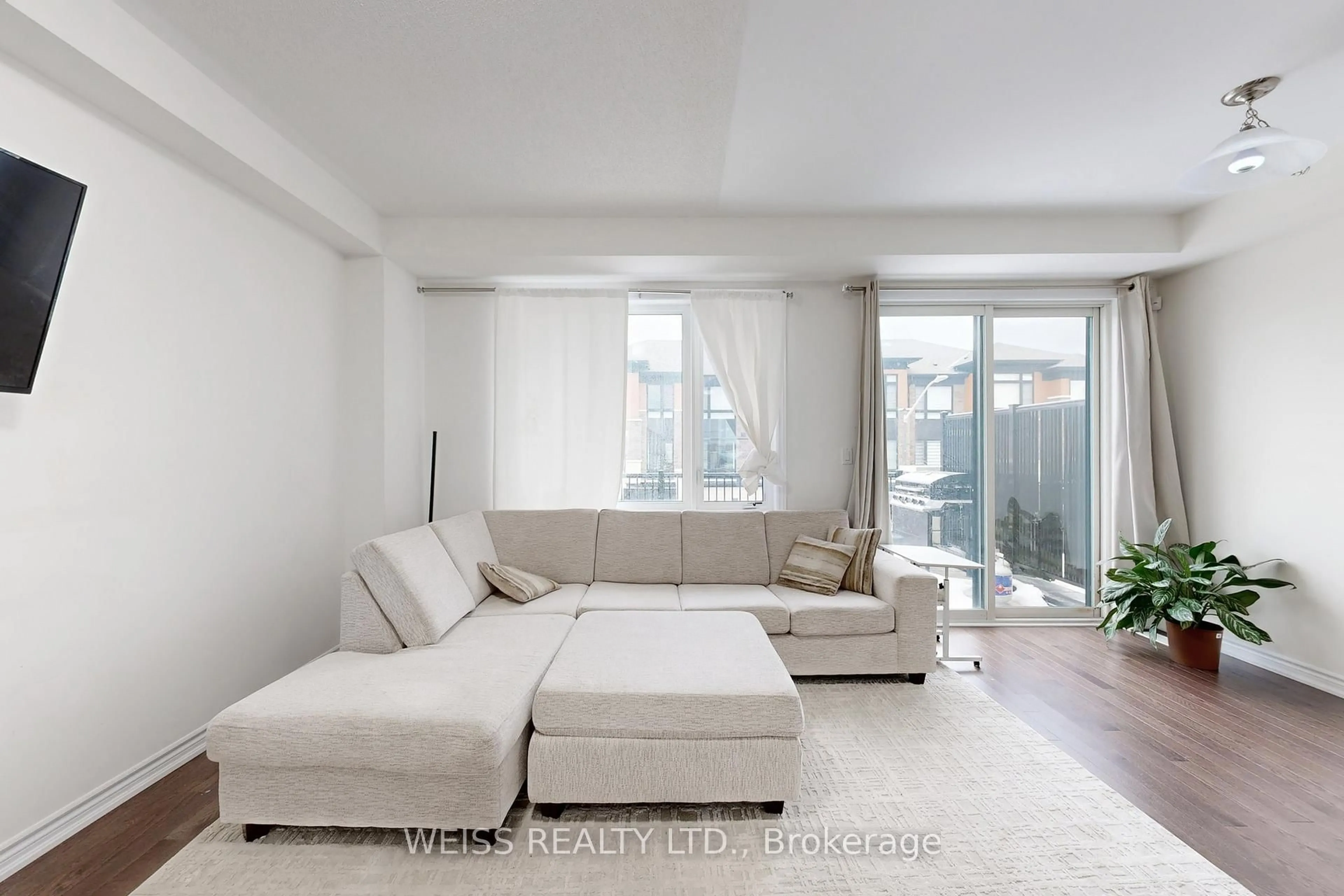 Living room with furniture, unknown for 6729 Thickson Rd, Whitby Ontario L1M 0B3