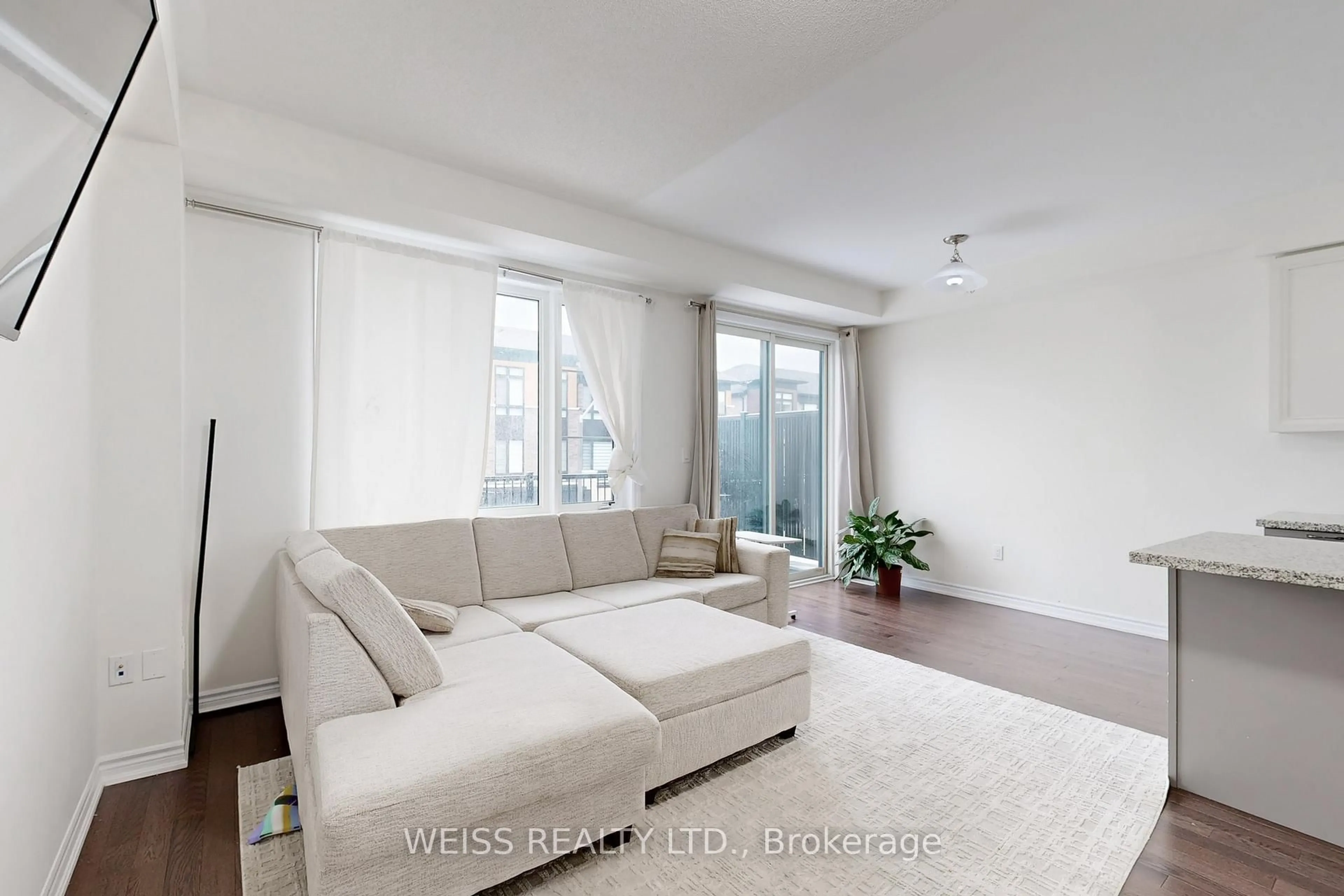 Living room with furniture, unknown for 6729 Thickson Rd, Whitby Ontario L1M 0B3