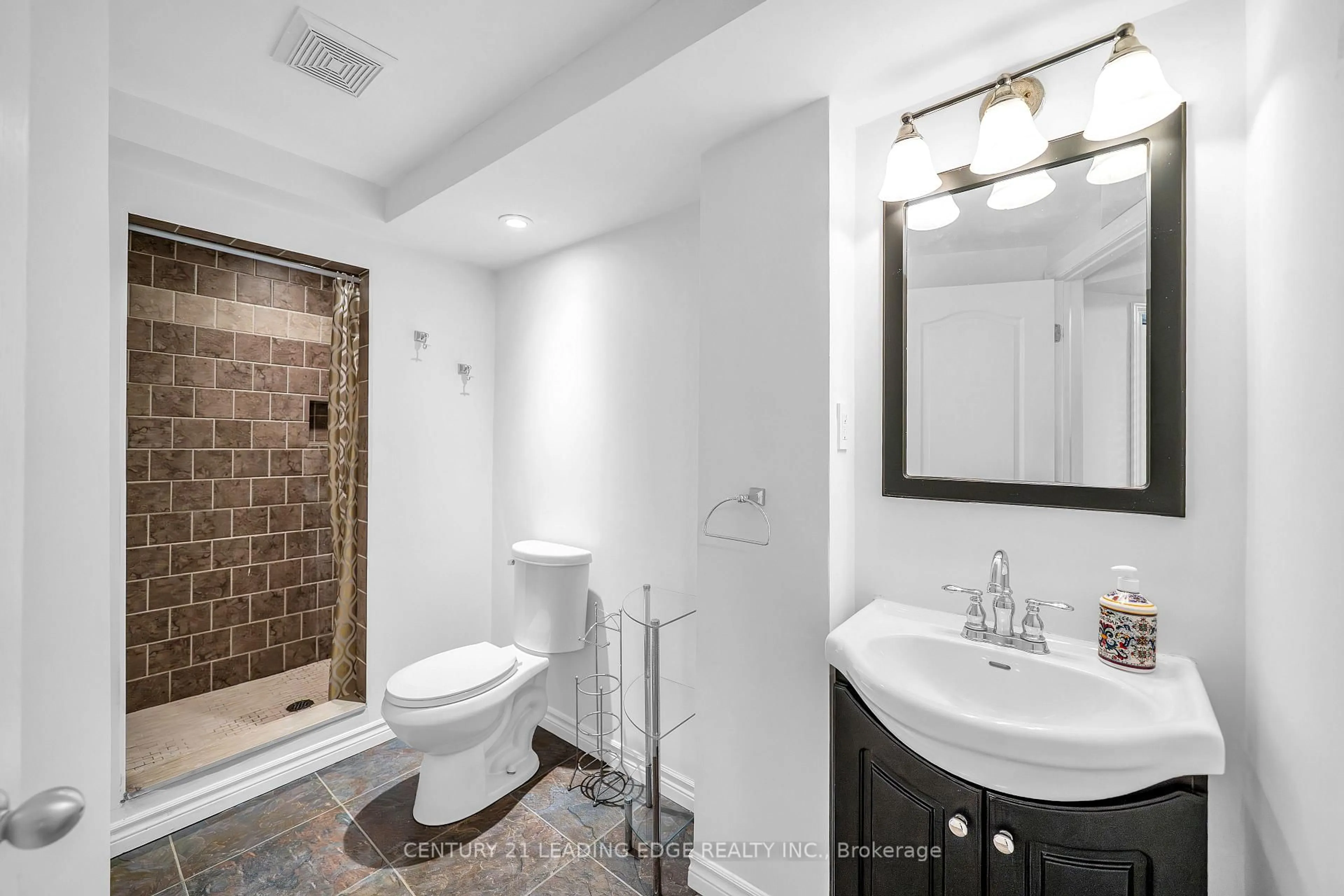 Standard bathroom, ceramic/tile floor for 332 Swindells St, Clarington Ontario L1C 5G9