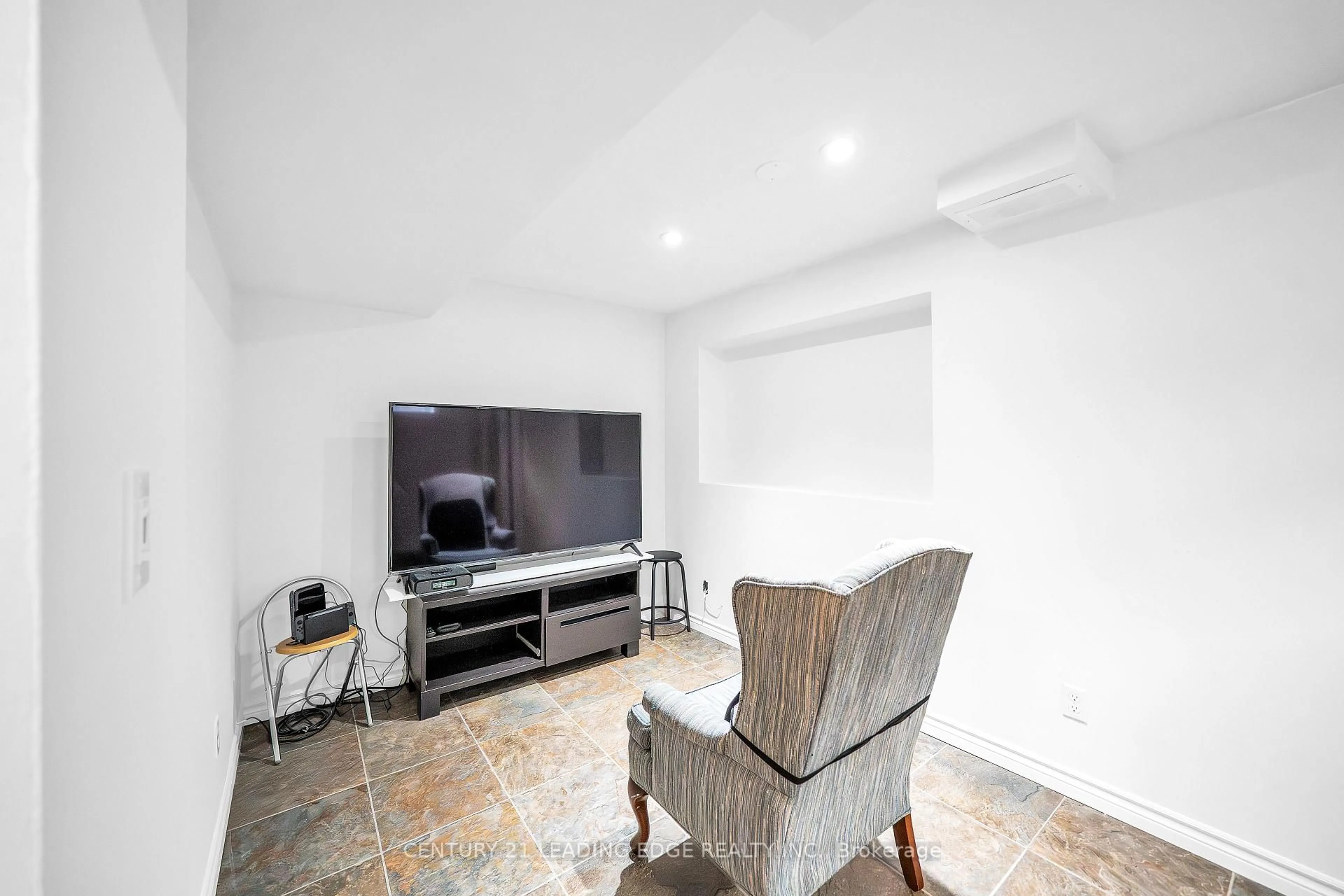 Home theater for 332 Swindells St, Clarington Ontario L1C 5G9