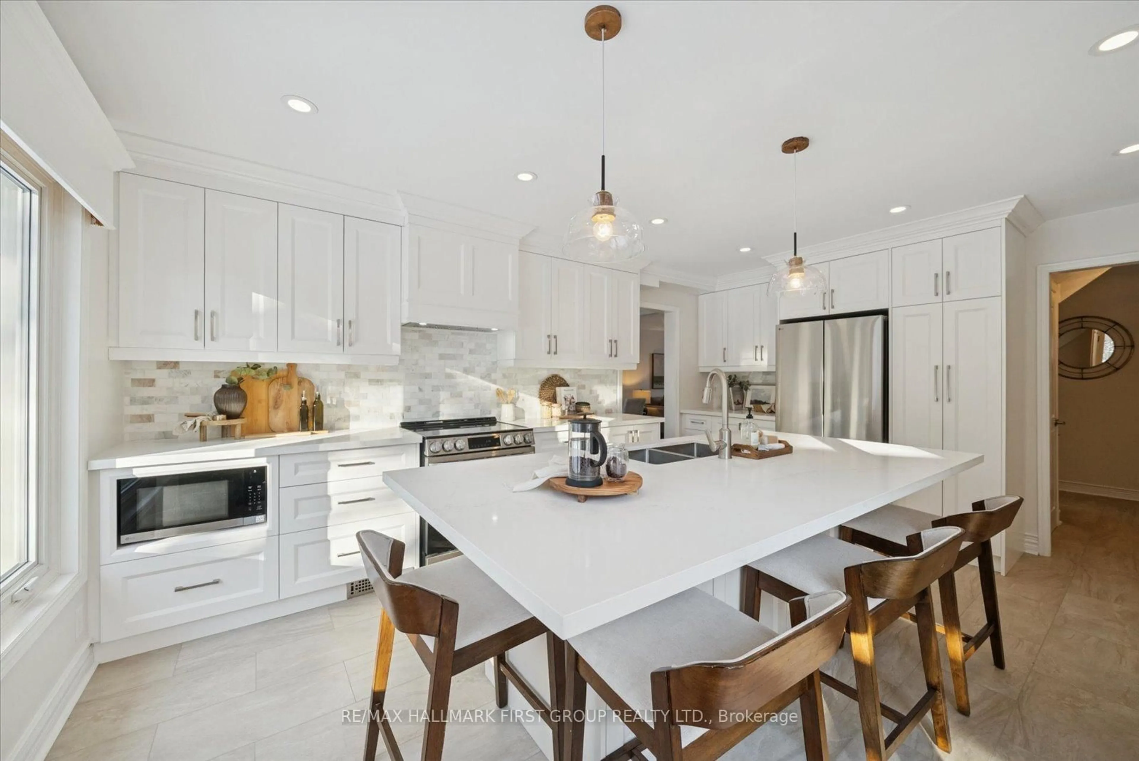 Open concept kitchen, ceramic/tile floor for 32 Forest Heights St, Whitby Ontario L1R 1T5