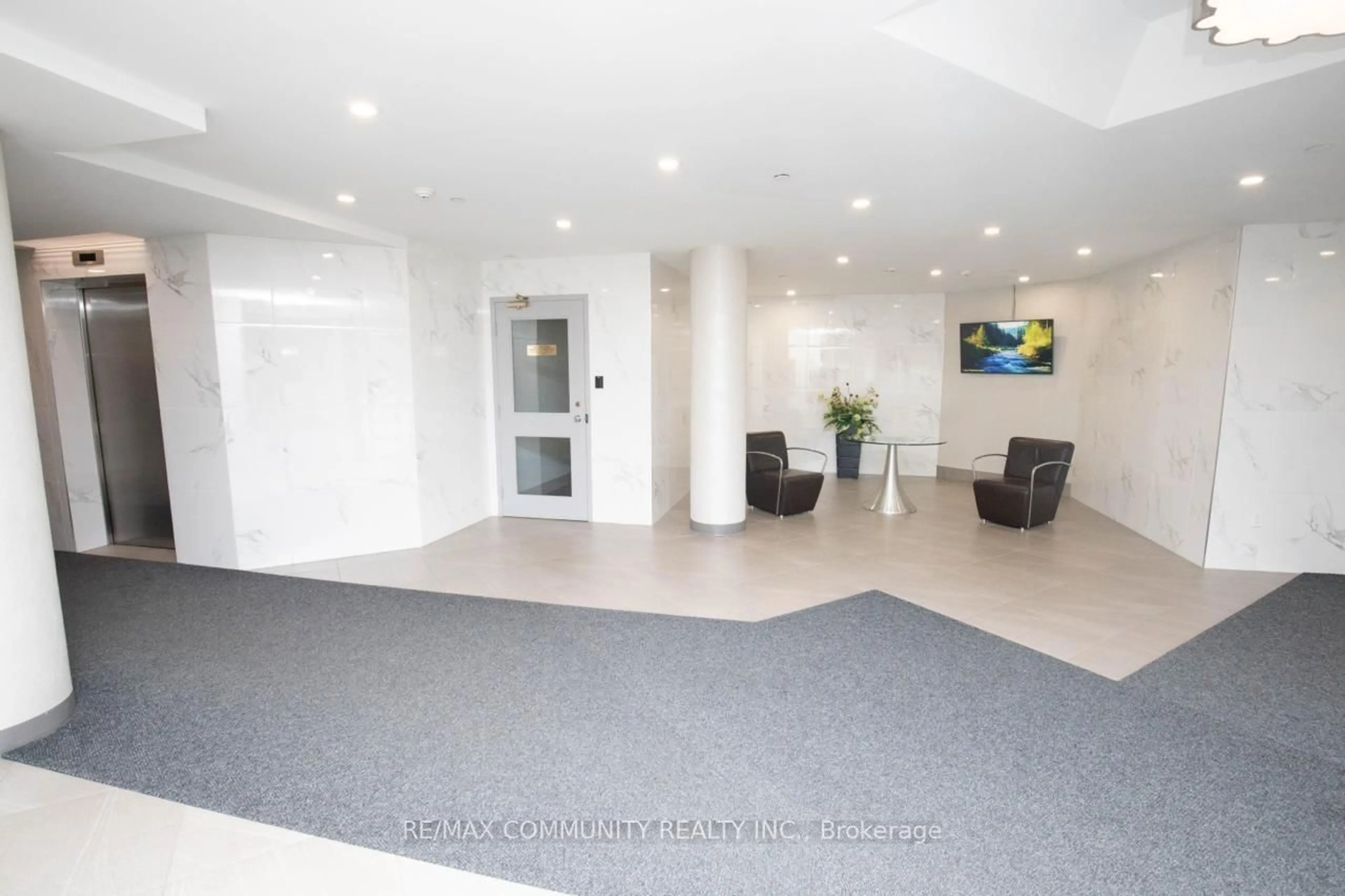 Indoor foyer for 300 Alton Towers Circ #913, Toronto Ontario M1V 4X9