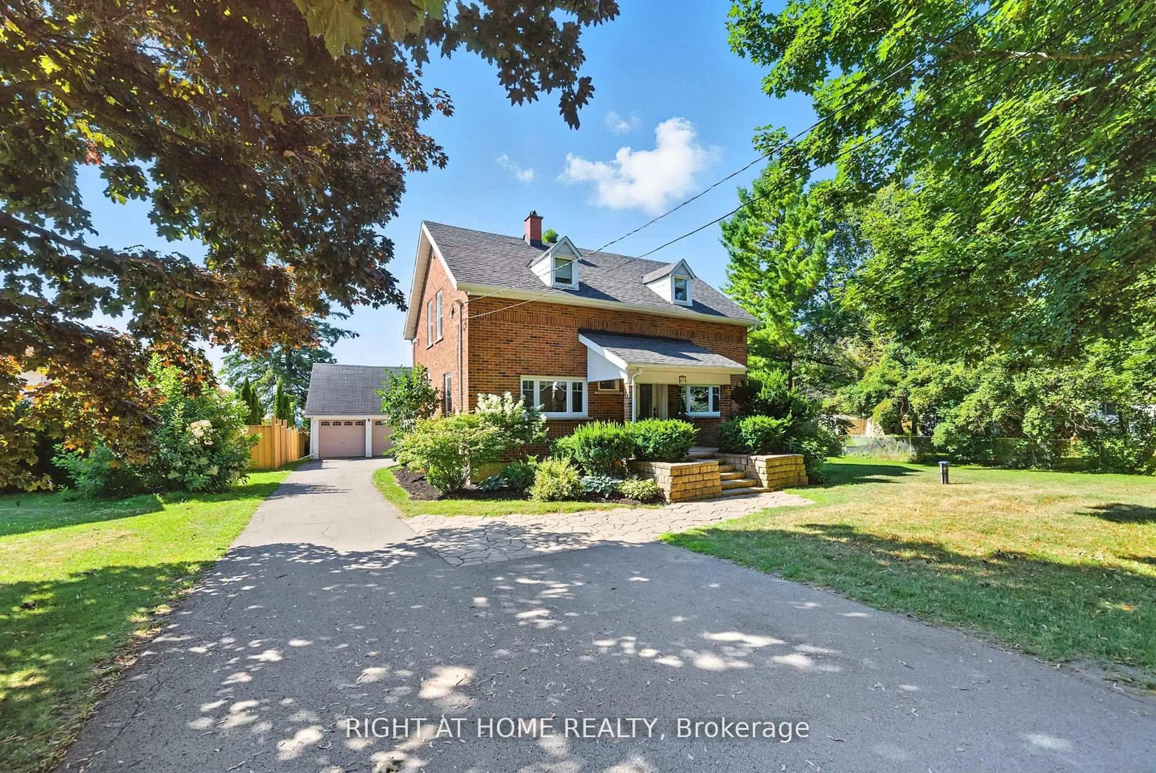 A pic from outside/outdoor area/front of a property/back of a property/a pic from drone, street for 675 Myrtle Rd, Whitby Ontario L0B 1A0