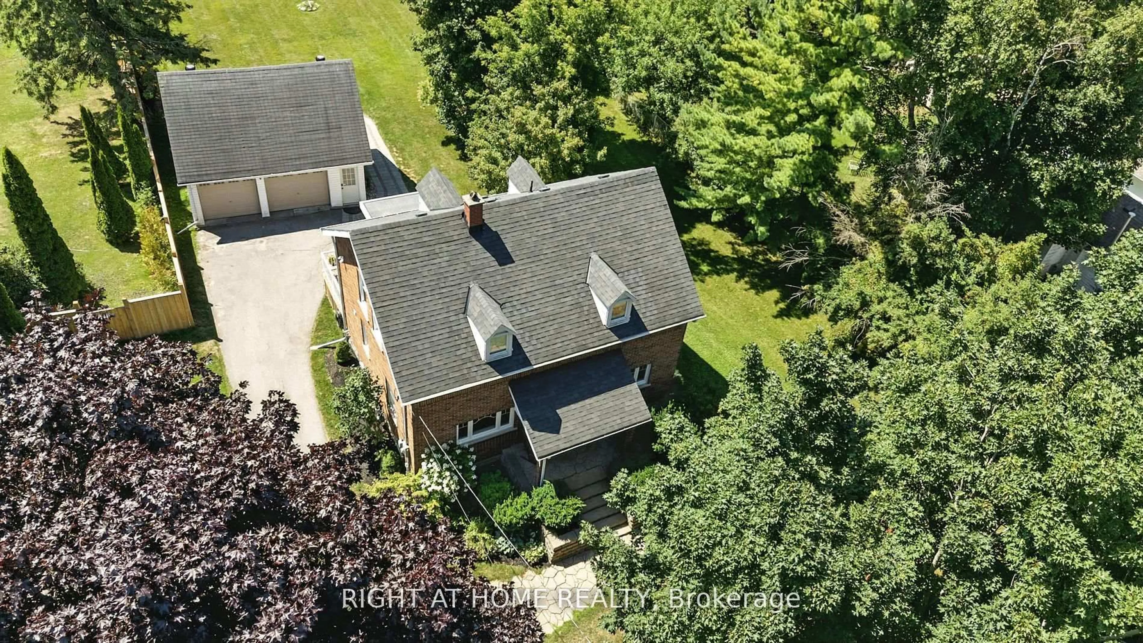 A pic from outside/outdoor area/front of a property/back of a property/a pic from drone, street for 675 Myrtle Rd, Whitby Ontario L0B 1A0