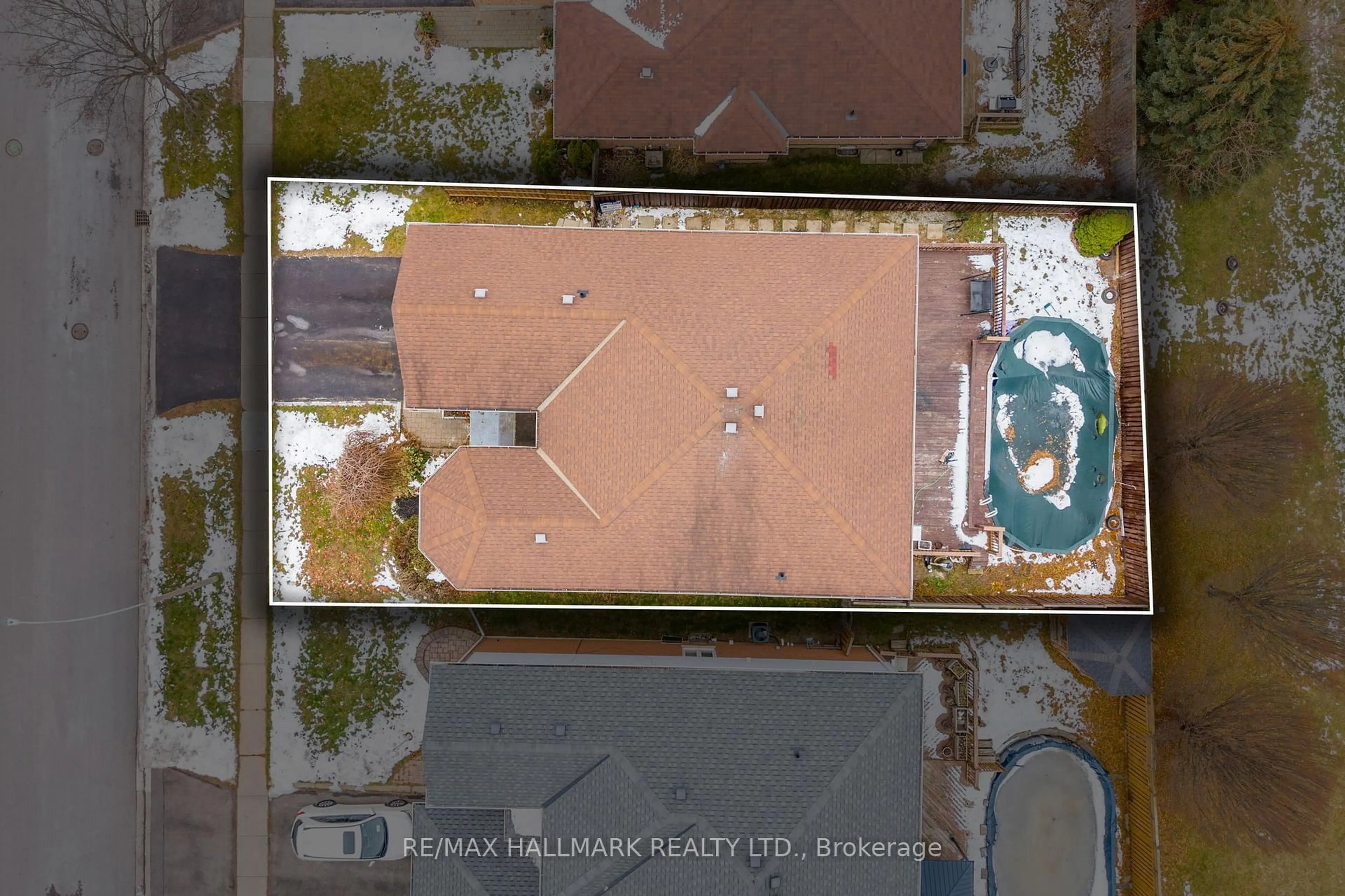 A pic from outside/outdoor area/front of a property/back of a property/a pic from drone, city buildings view from balcony for 981 Deer Valley Dr, Oshawa Ontario L1J 8N2