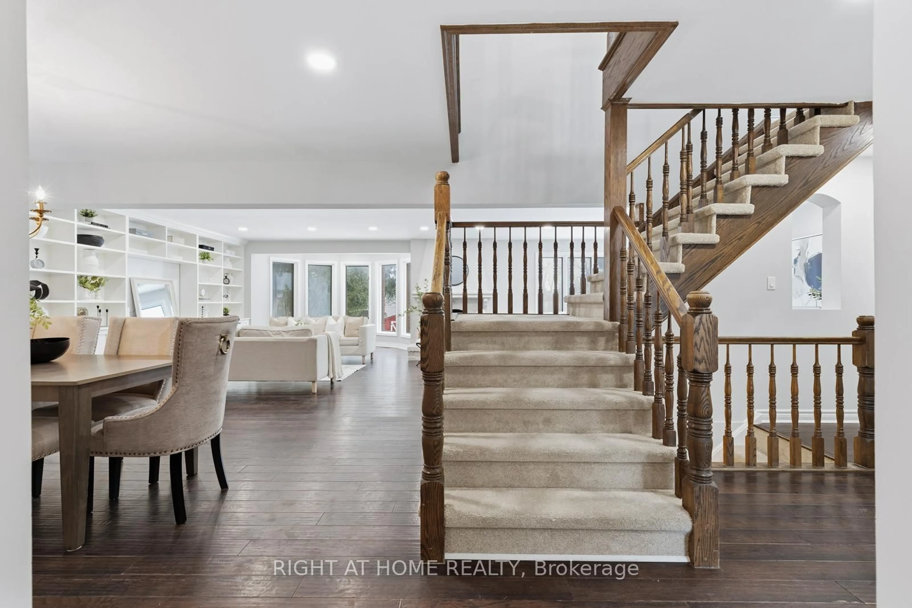 Unknown for 206 High St, Whitby Ontario L1N 5H6