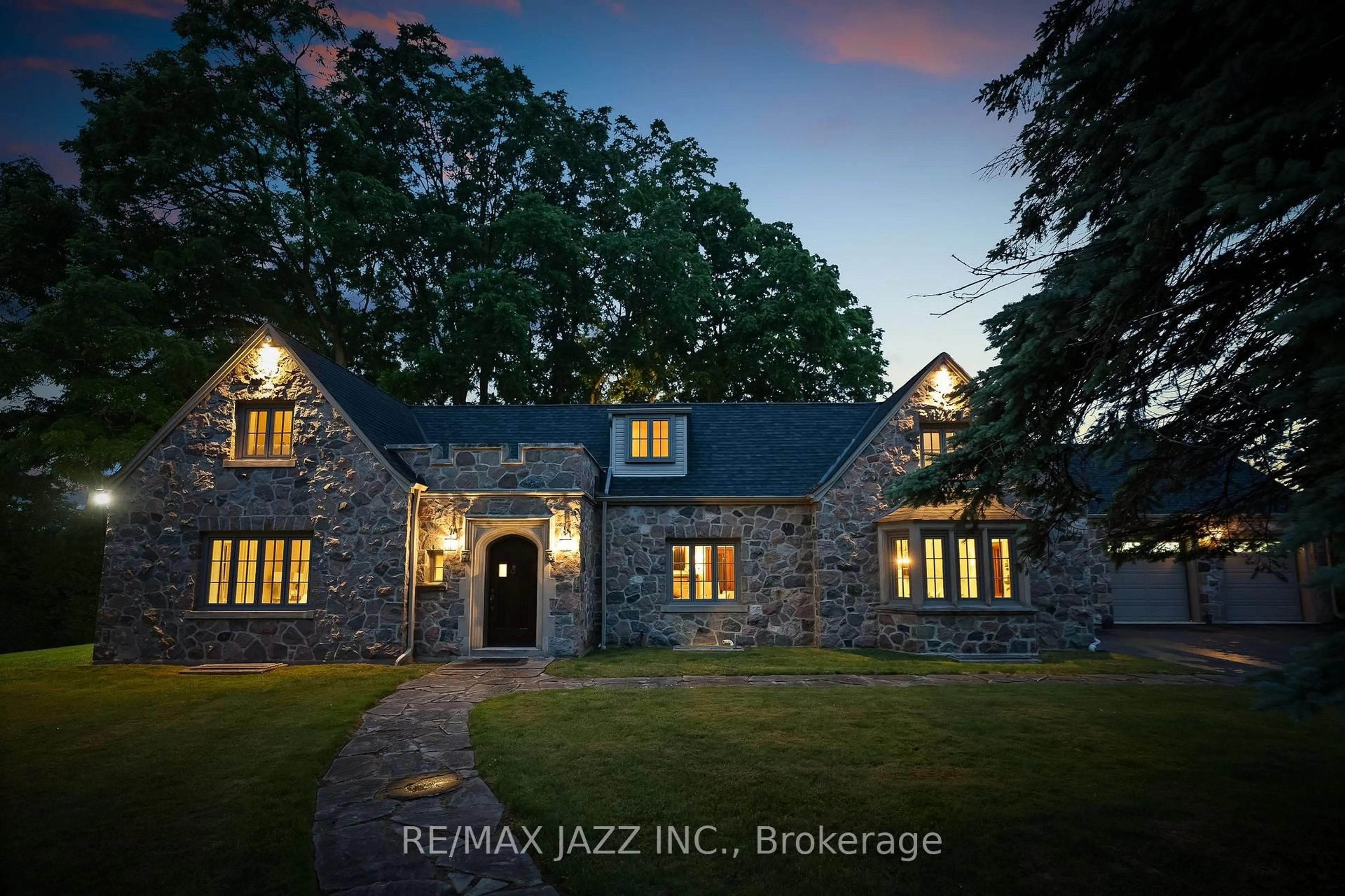 Home with brick exterior material, building for 690 Bessborough Dr, Oshawa Ontario L1G 4H2