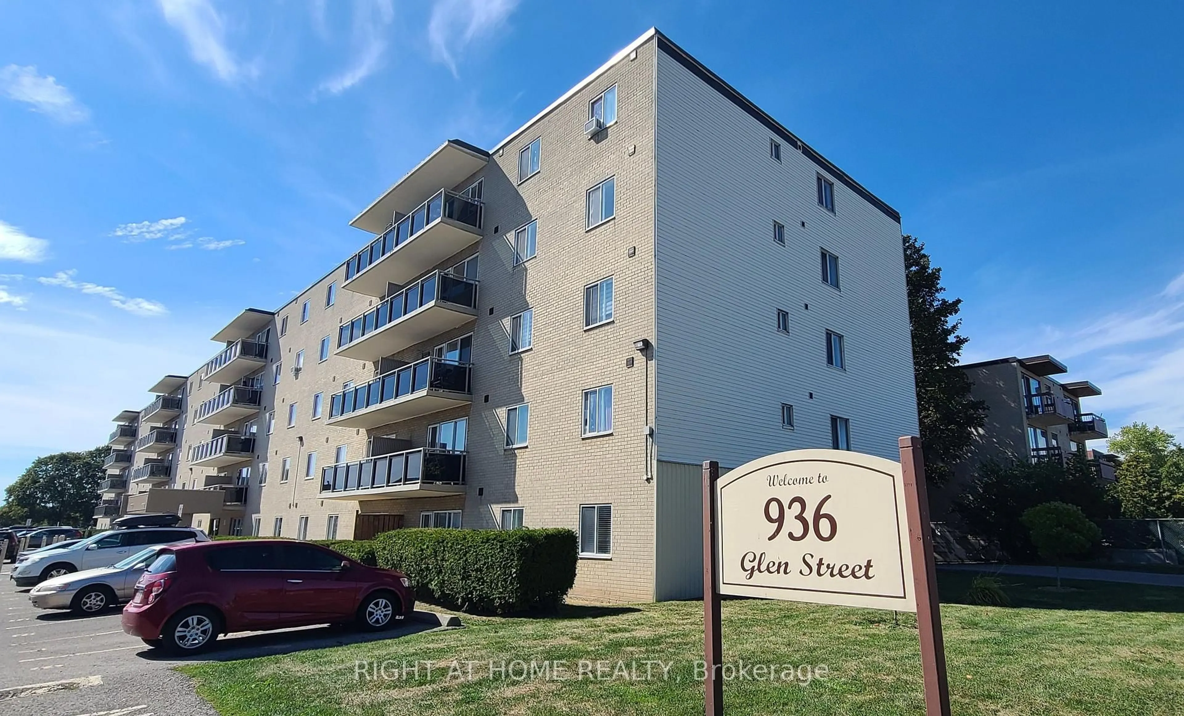 Unknown for 936 Glen St #414, Oshawa Ontario L1J 5Z7