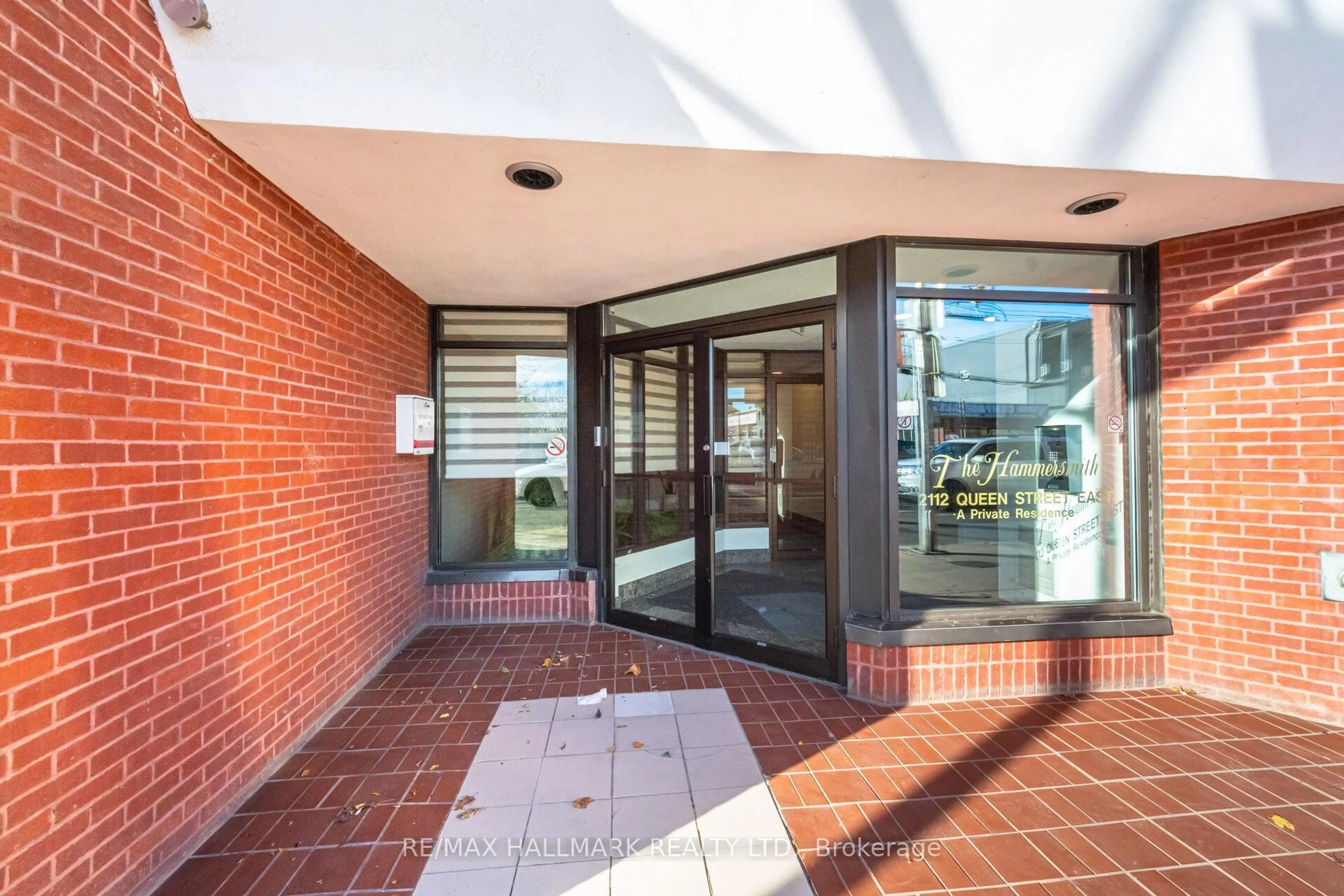 Indoor foyer for 2112 Queen St ##10, Toronto Ontario M4E 1E2