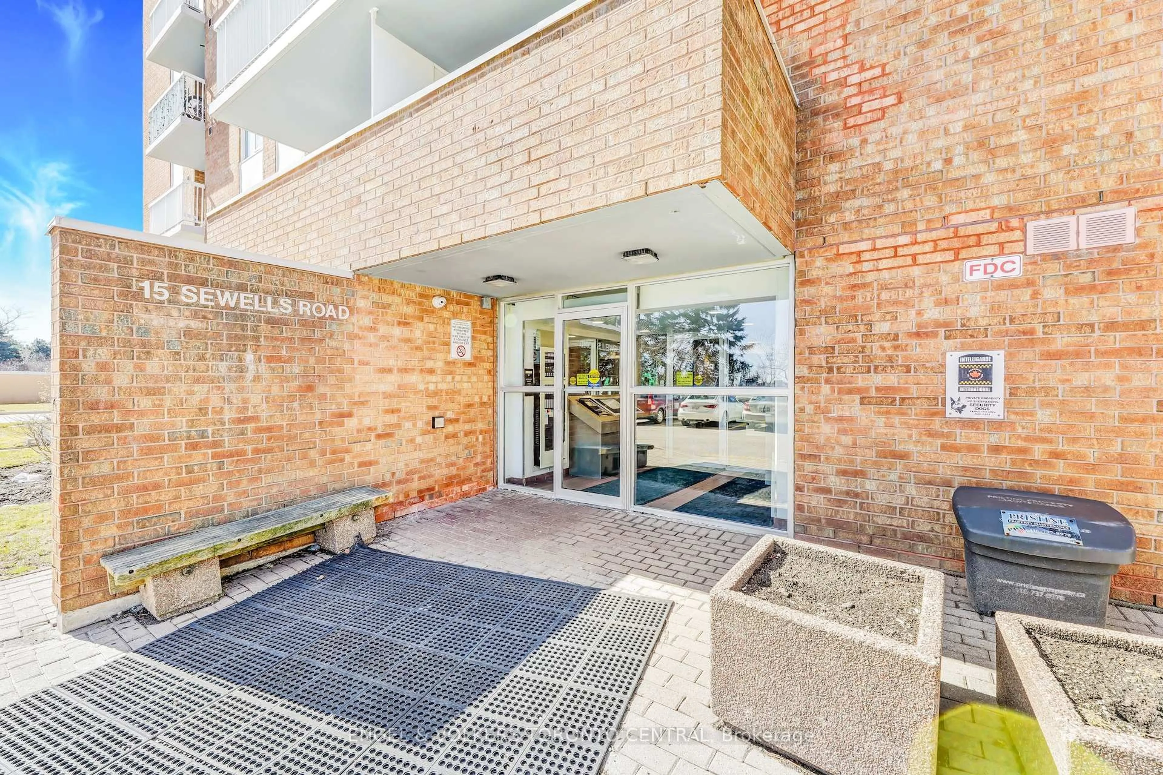 Indoor foyer for 15 Sewells Rd #207, Toronto Ontario M1B 3V7