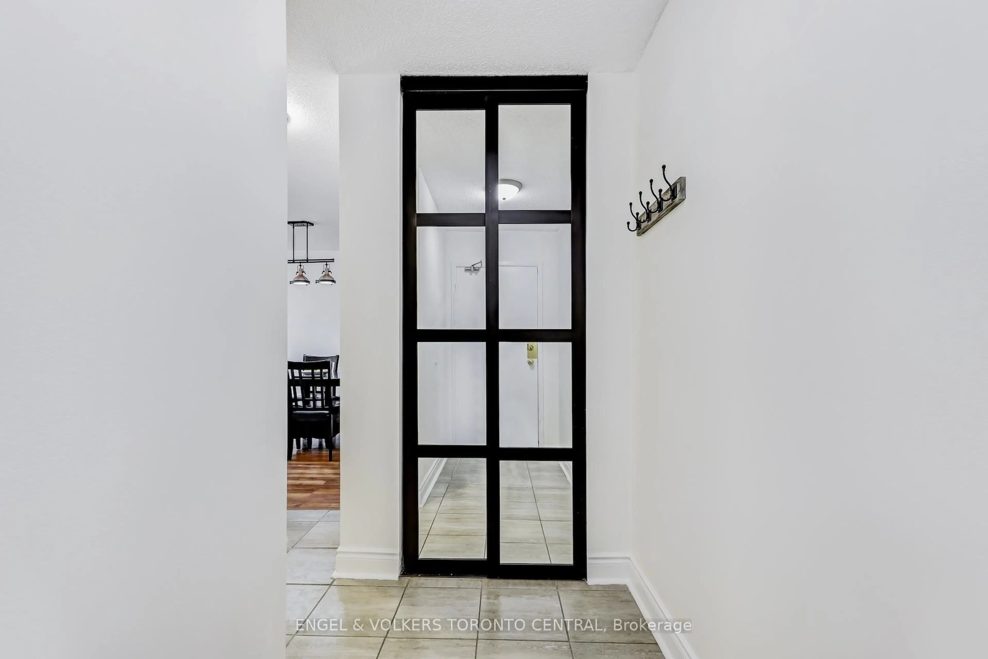 Indoor entryway for 15 Sewells Rd #207, Toronto Ontario M1B 3V7