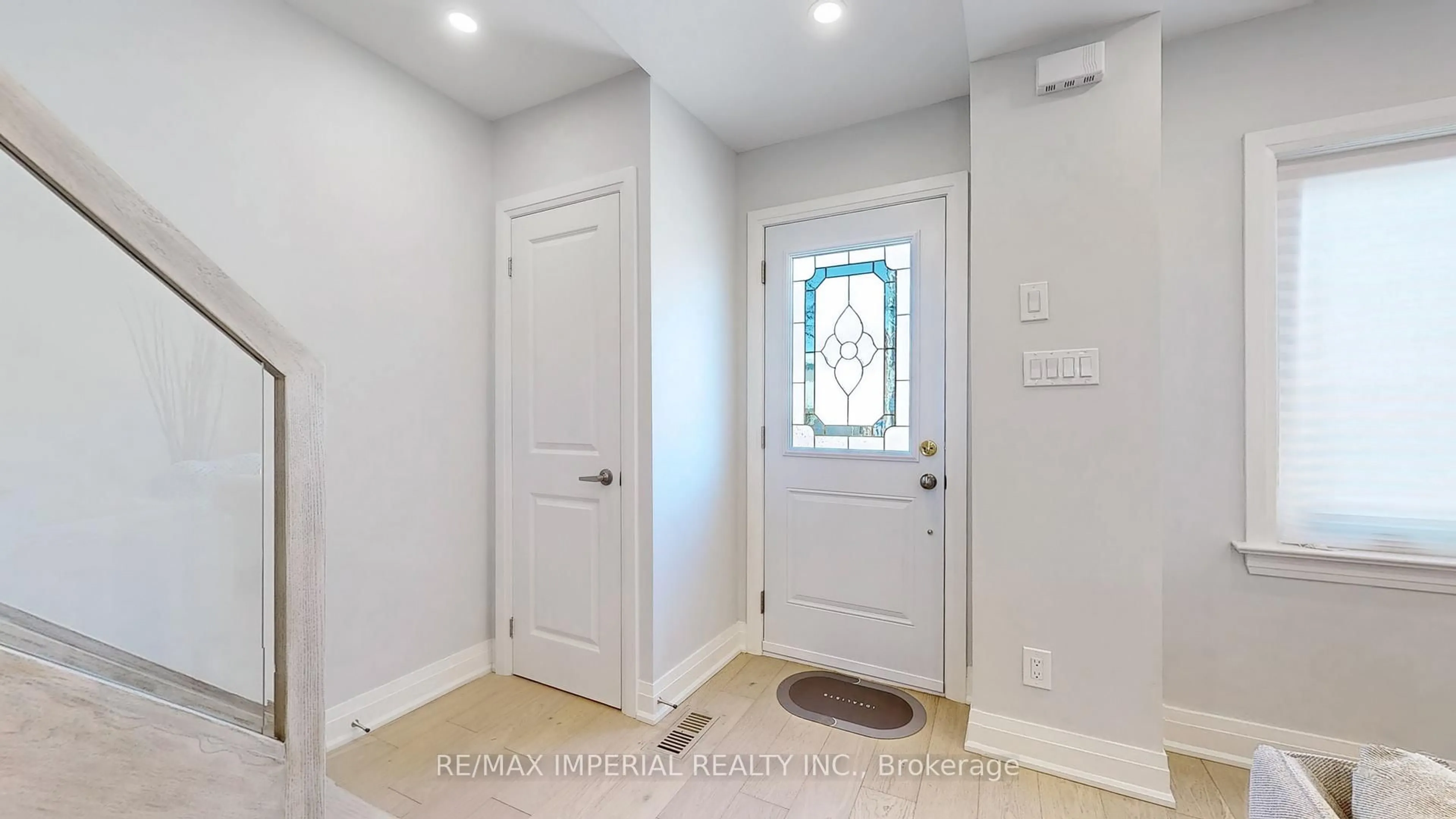 Indoor entryway for 9 Lesmount Ave, Toronto Ontario M4J 3V5