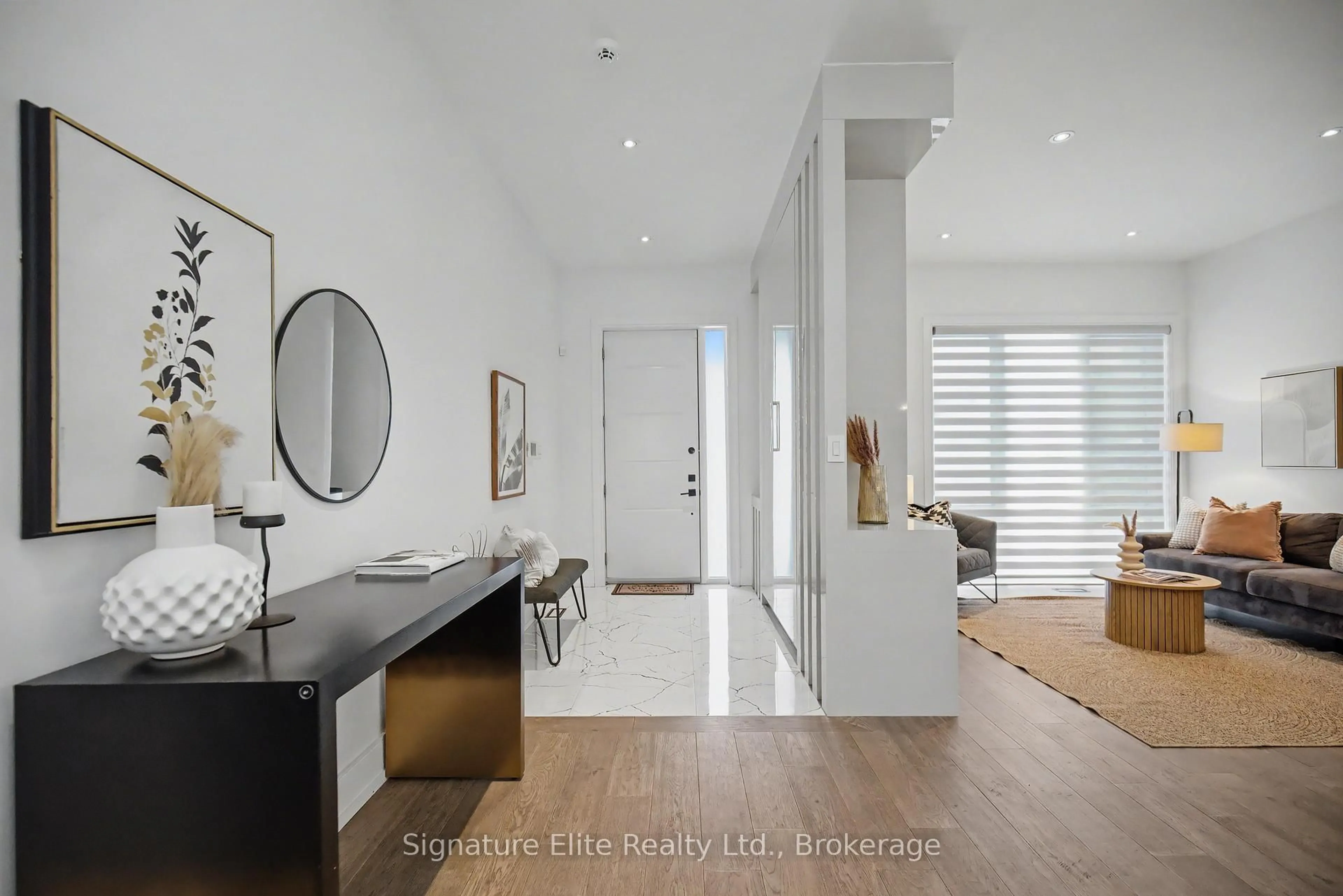 Indoor entryway for 8 Honey Dr, Toronto Ontario M1R 3S4