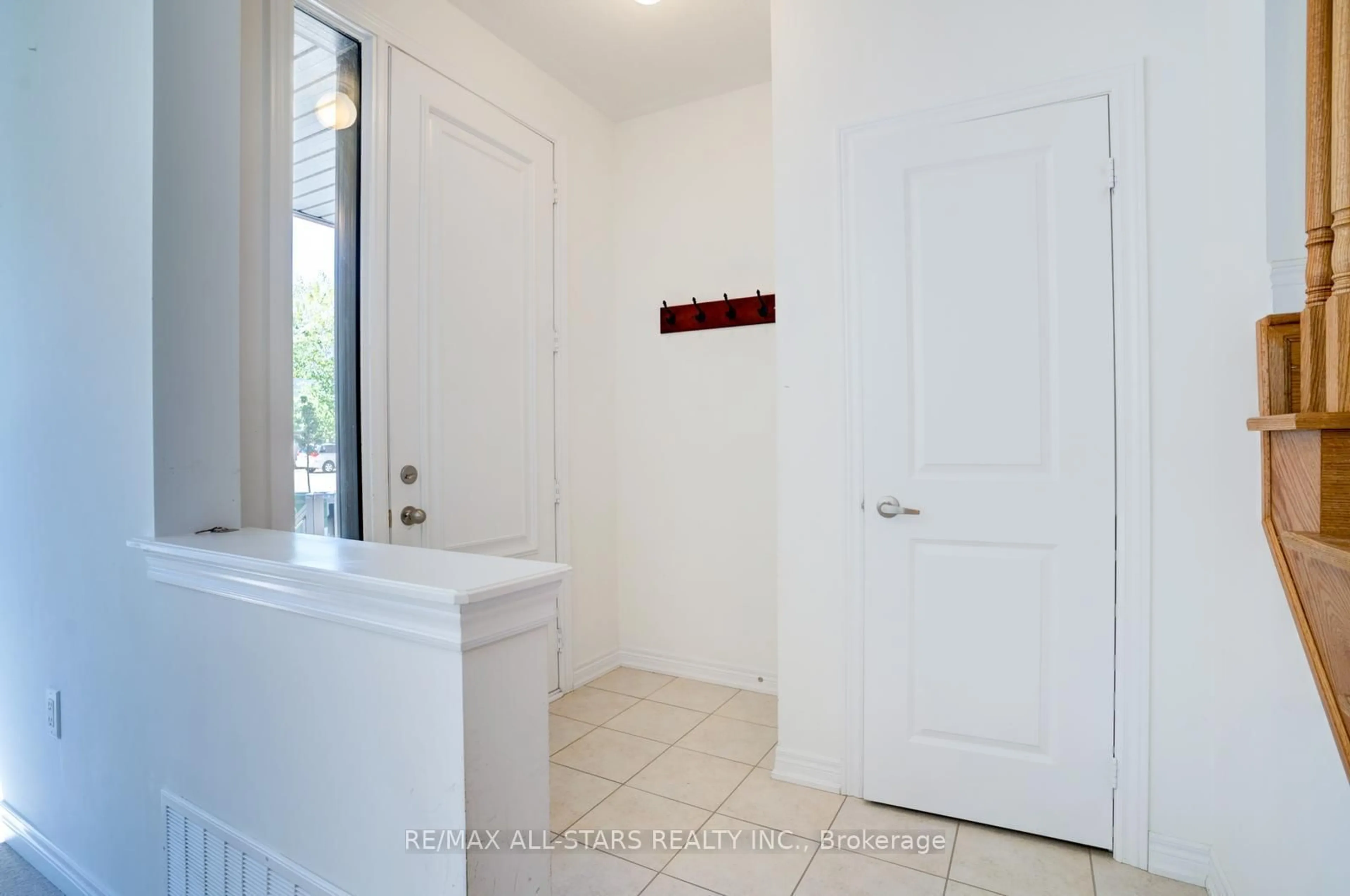 Unknown for 41 Steamboat Way, Whitby Ontario L1N 0M6