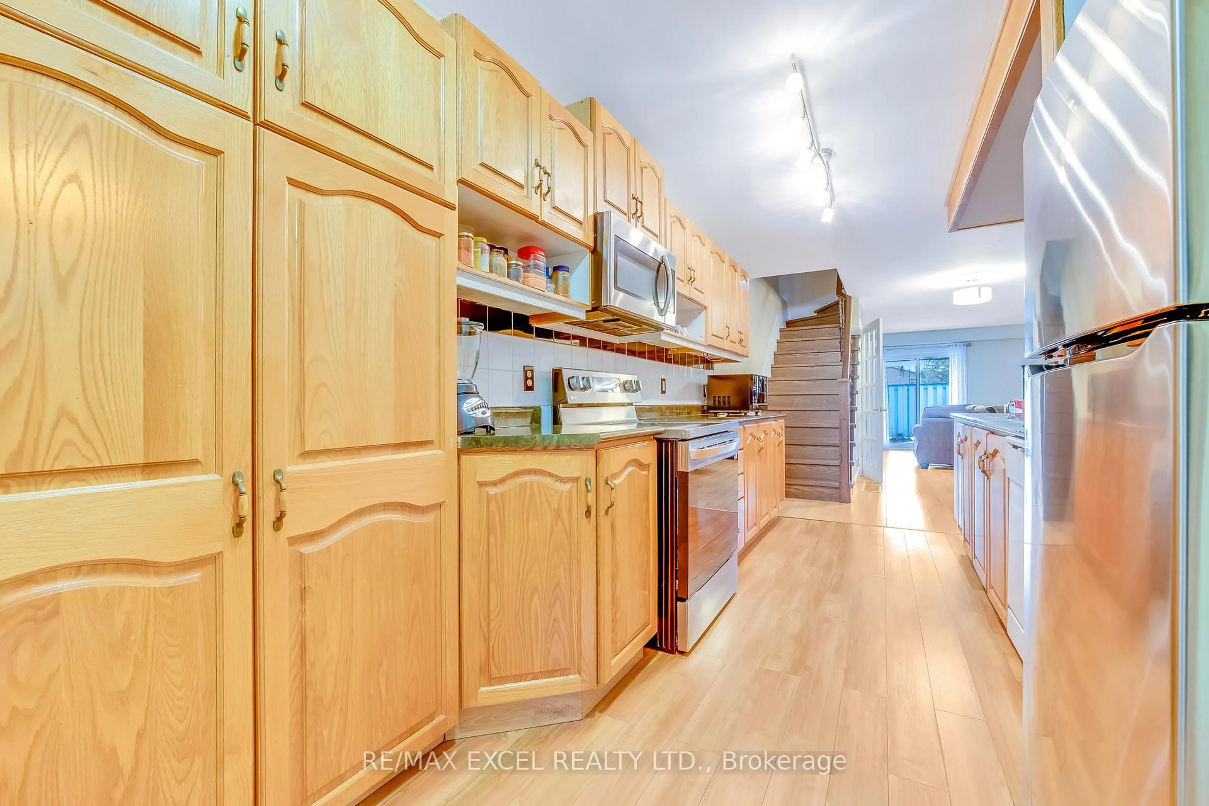 Open concept kitchen, unknown for 47 Jacob Fisher Dr, Toronto Ontario M1B 4K4