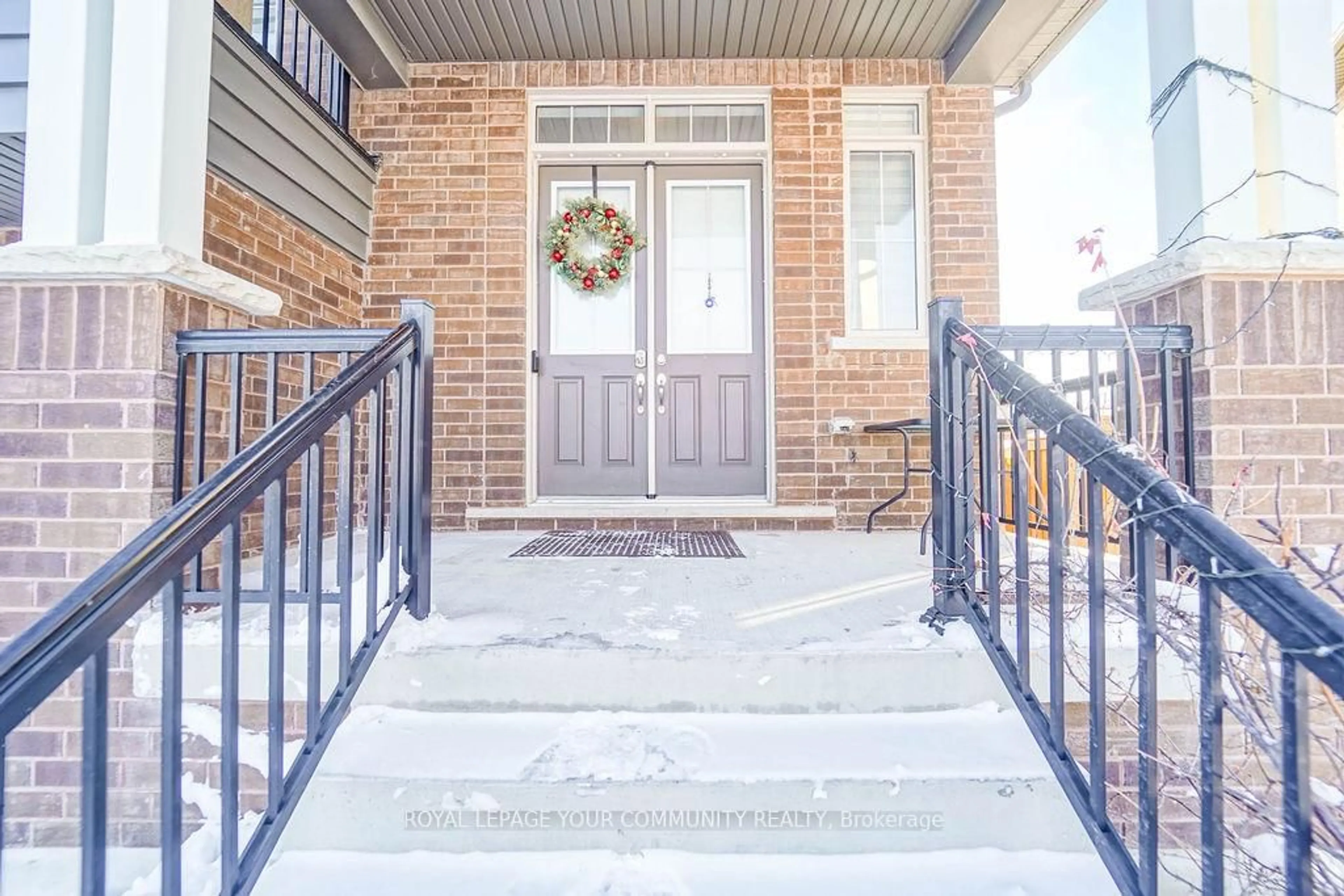 Indoor entryway for 133 MARCEL BRUNNELLE | Dr, Whitby Ontario L1P 0G7