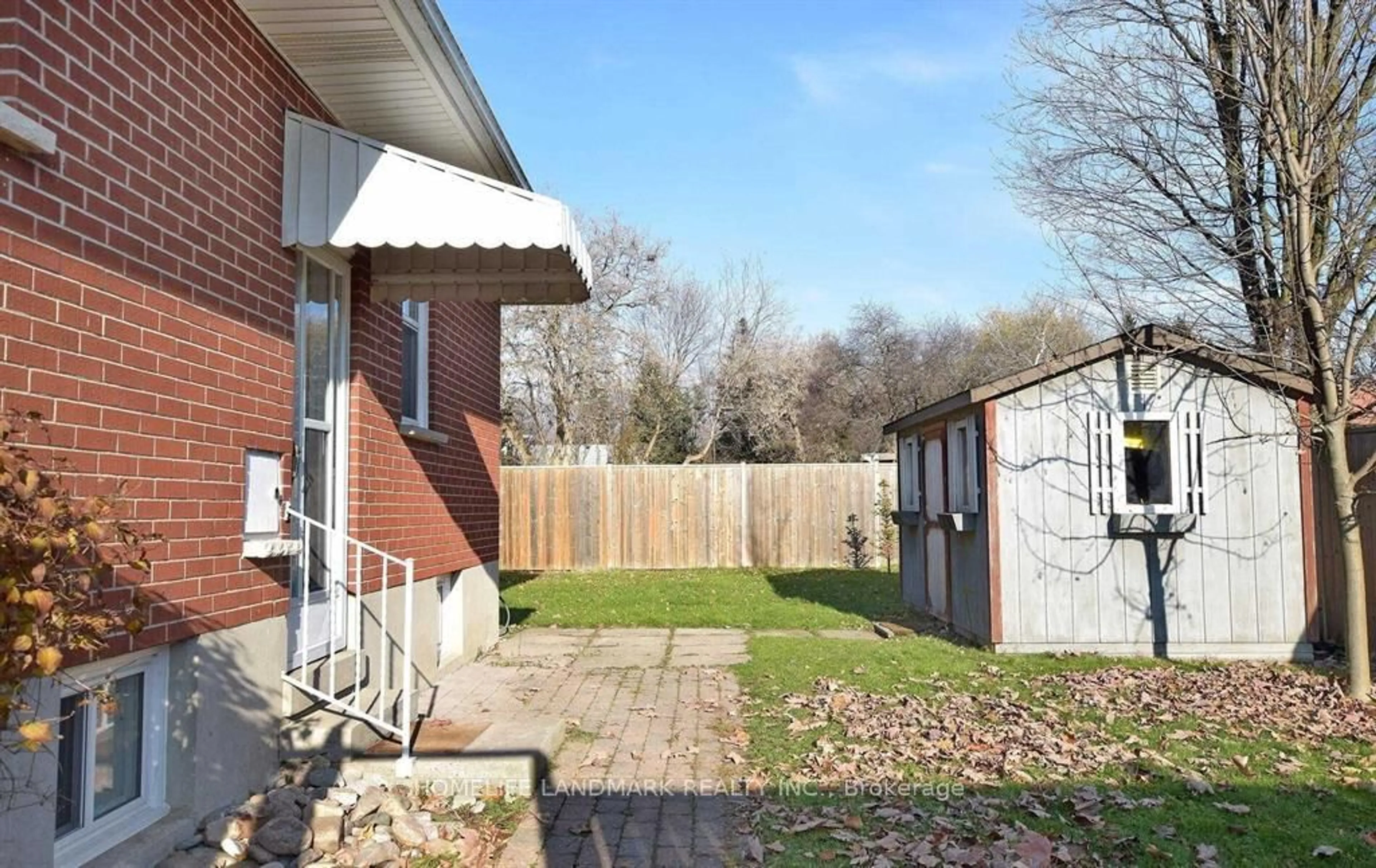 Patio, street for 110 Front St, Whitby Ontario L1N 1A1