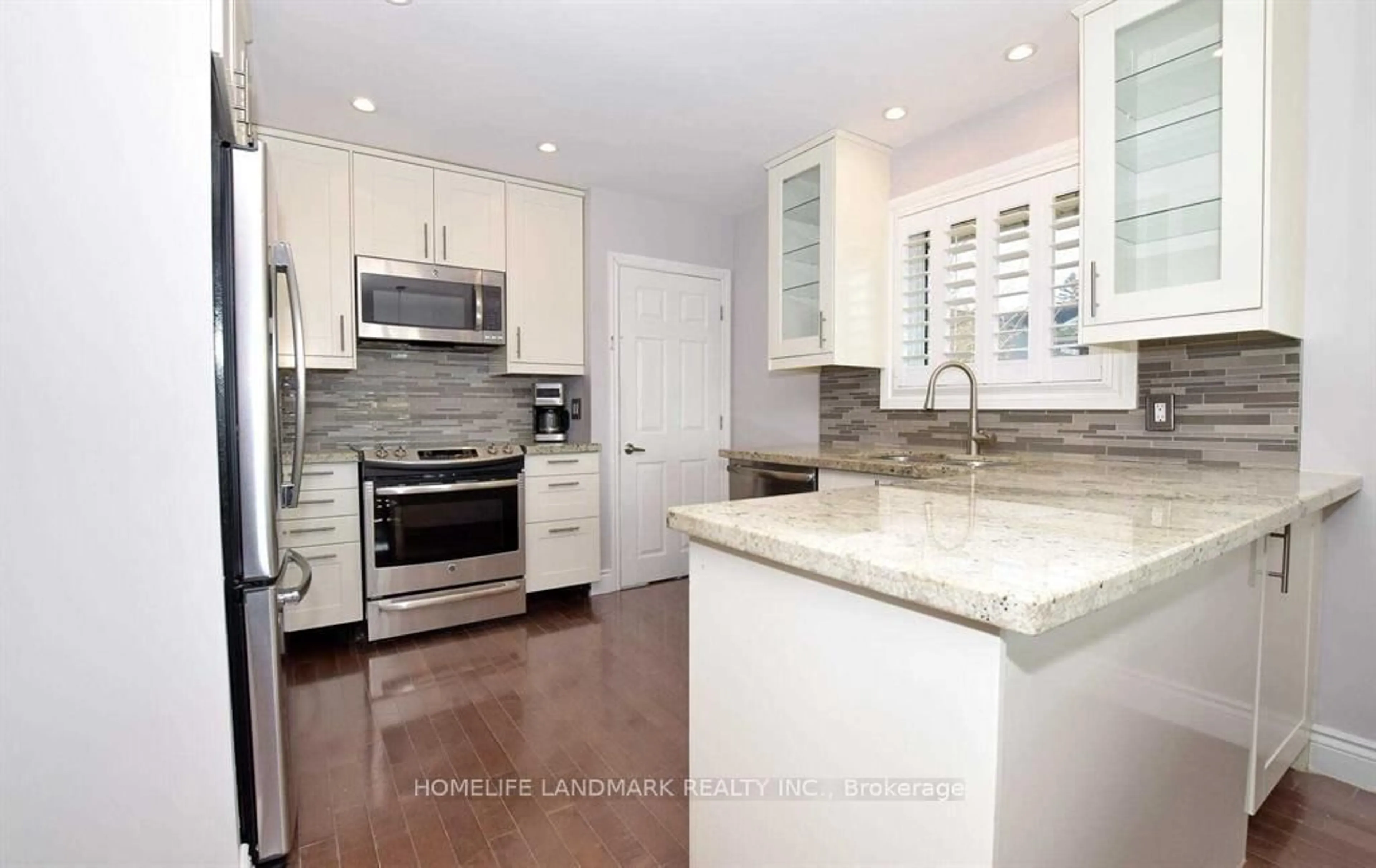Open concept kitchen, unknown for 110 Front St, Whitby Ontario L1N 1A1