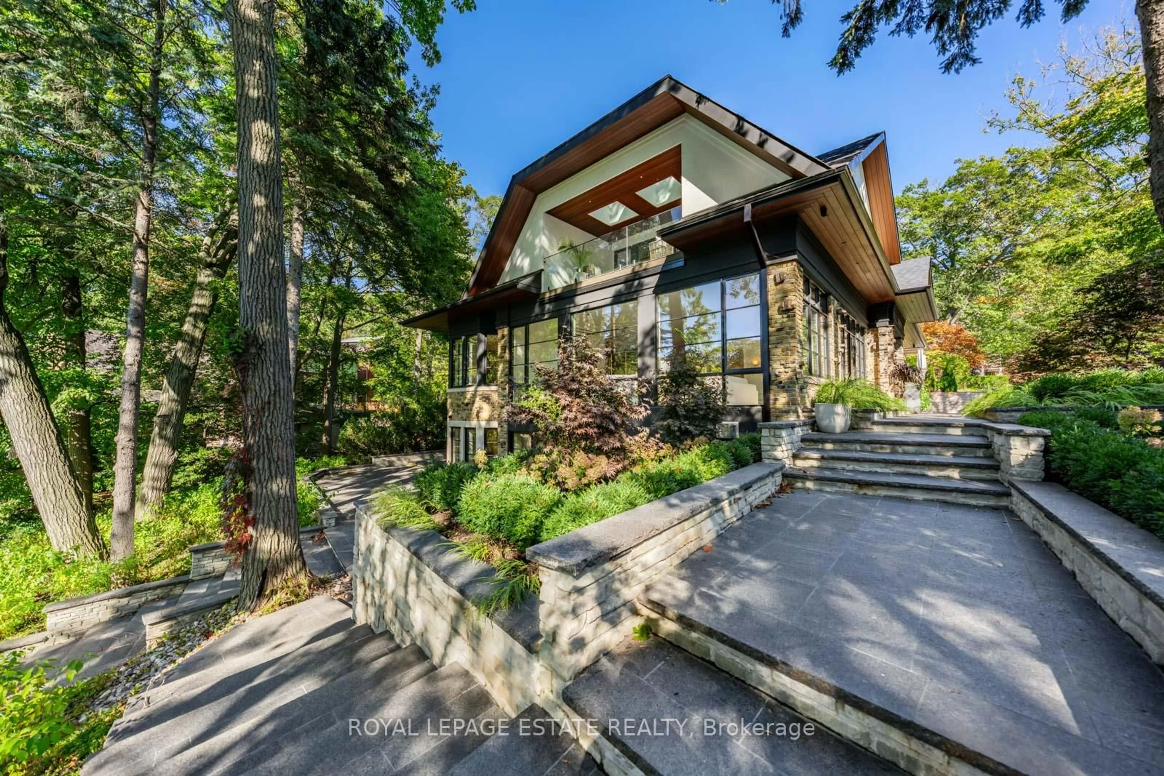 Unknown for 8 Crown Park Rd, Toronto Ontario M4E 1J9