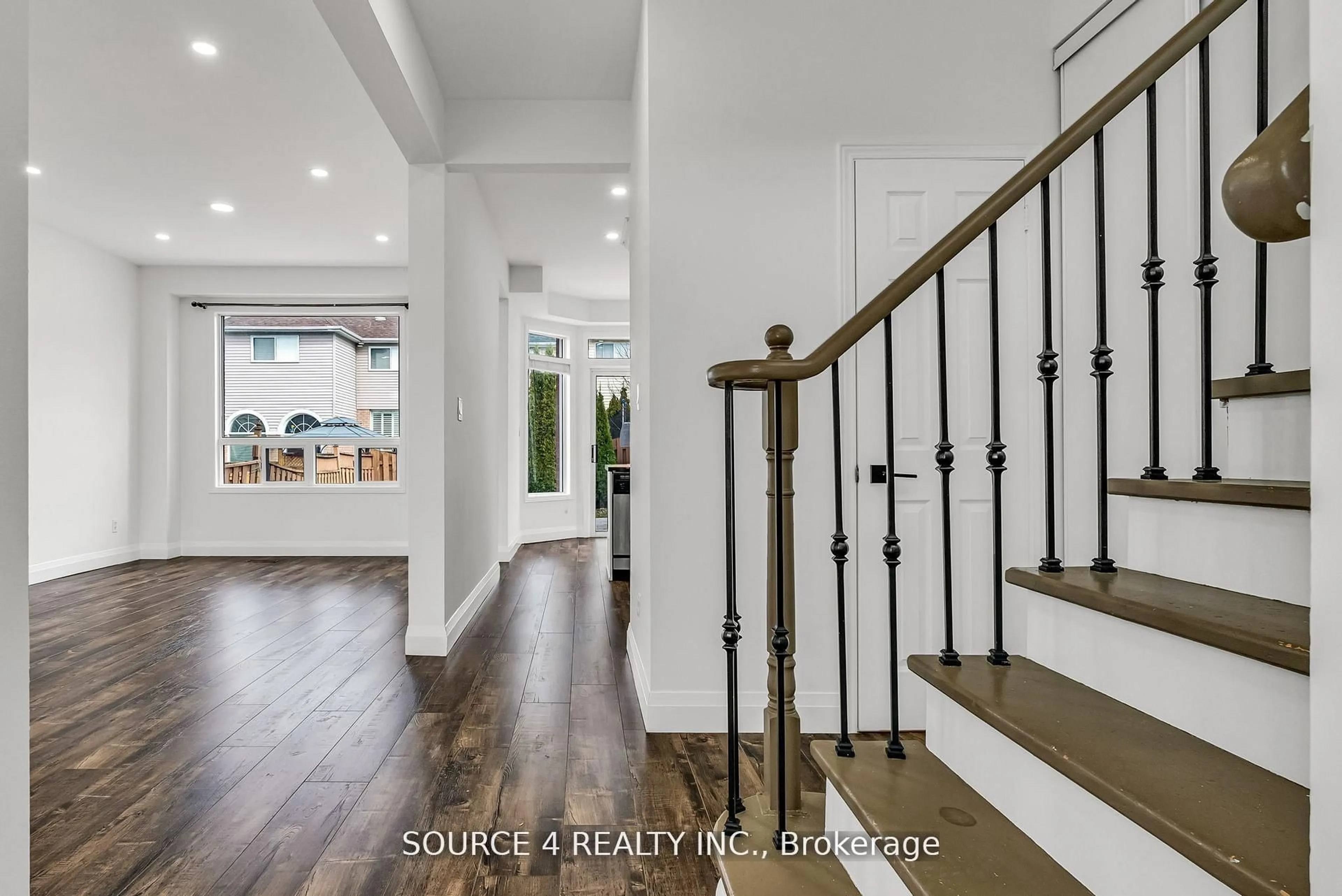 Indoor entryway for 1030 Timberland Cres, Oshawa Ontario L1K 2L9