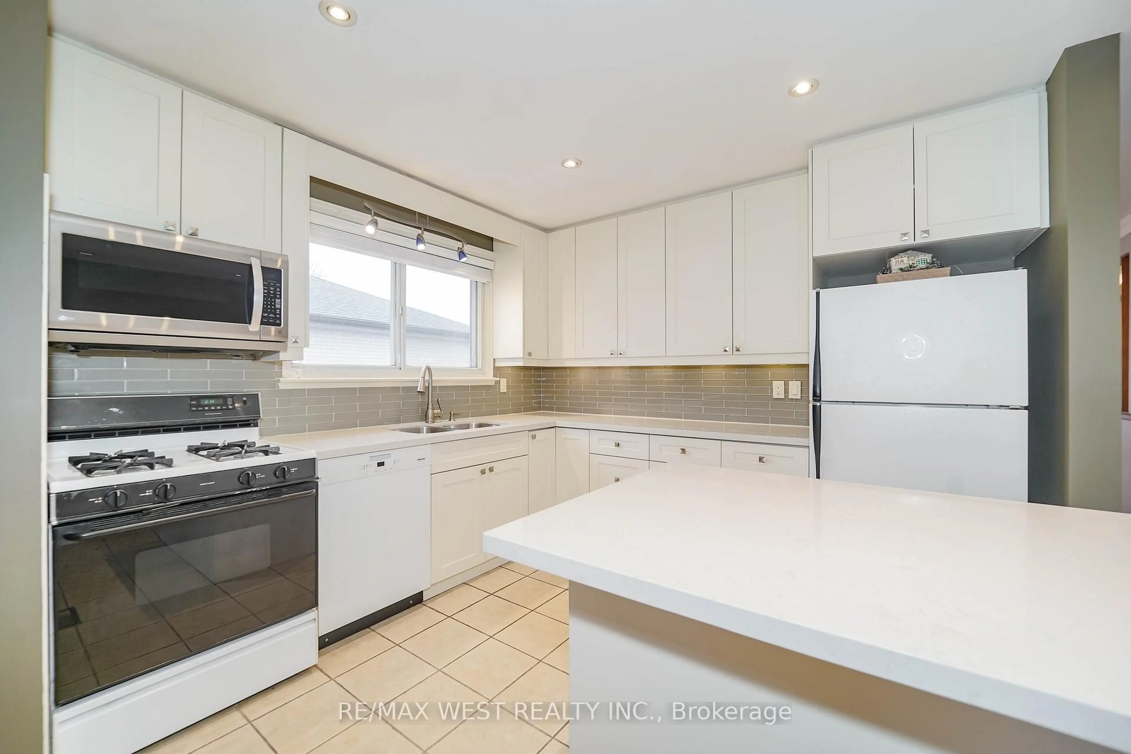 Standard kitchen, unknown for 220 Catalina Dr, Toronto Ontario M1E 1B7