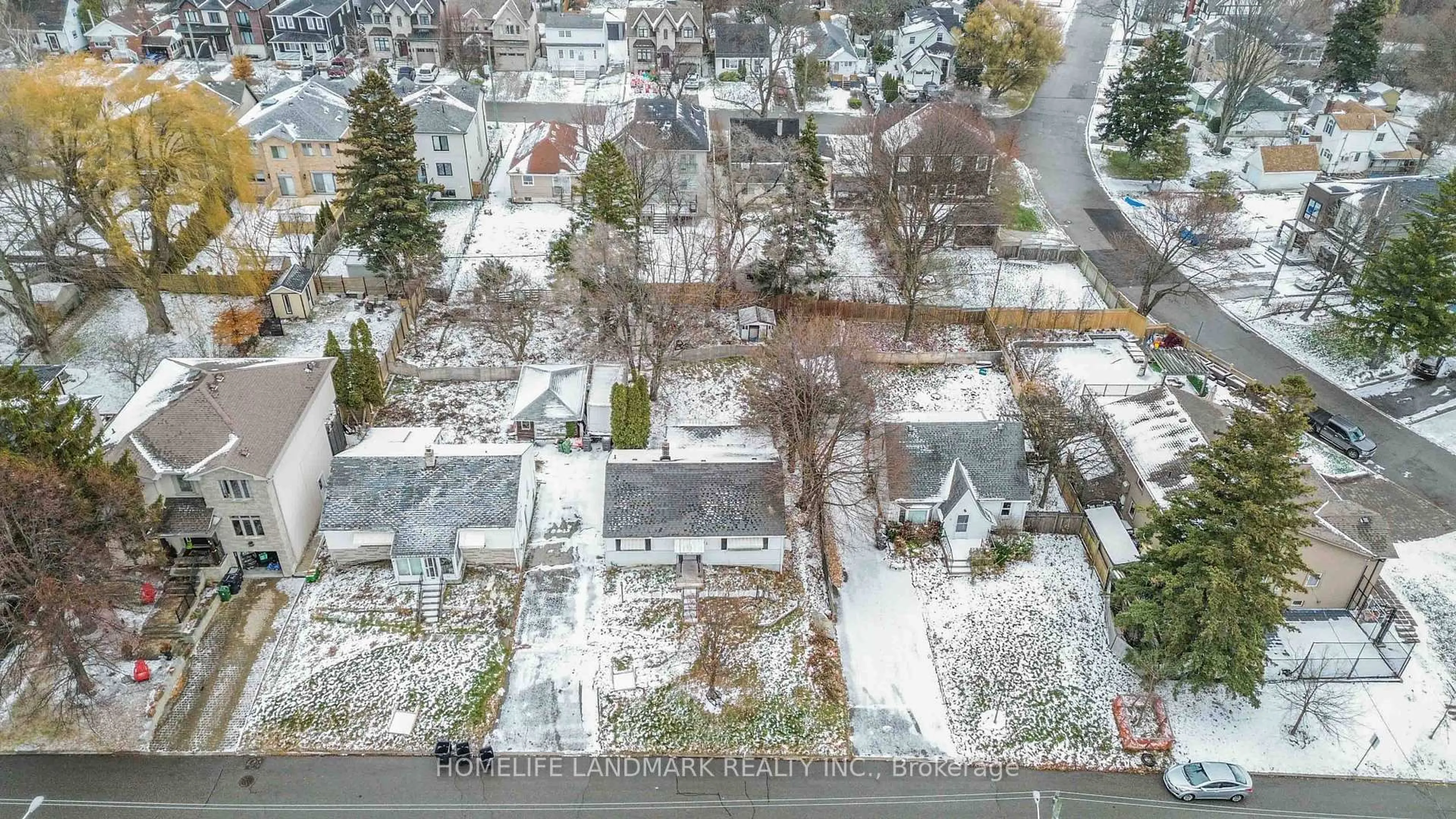 A pic from outside/outdoor area/front of a property/back of a property/a pic from drone, street for 81 Brooklawn Ave, Toronto Ontario M1M 2P7