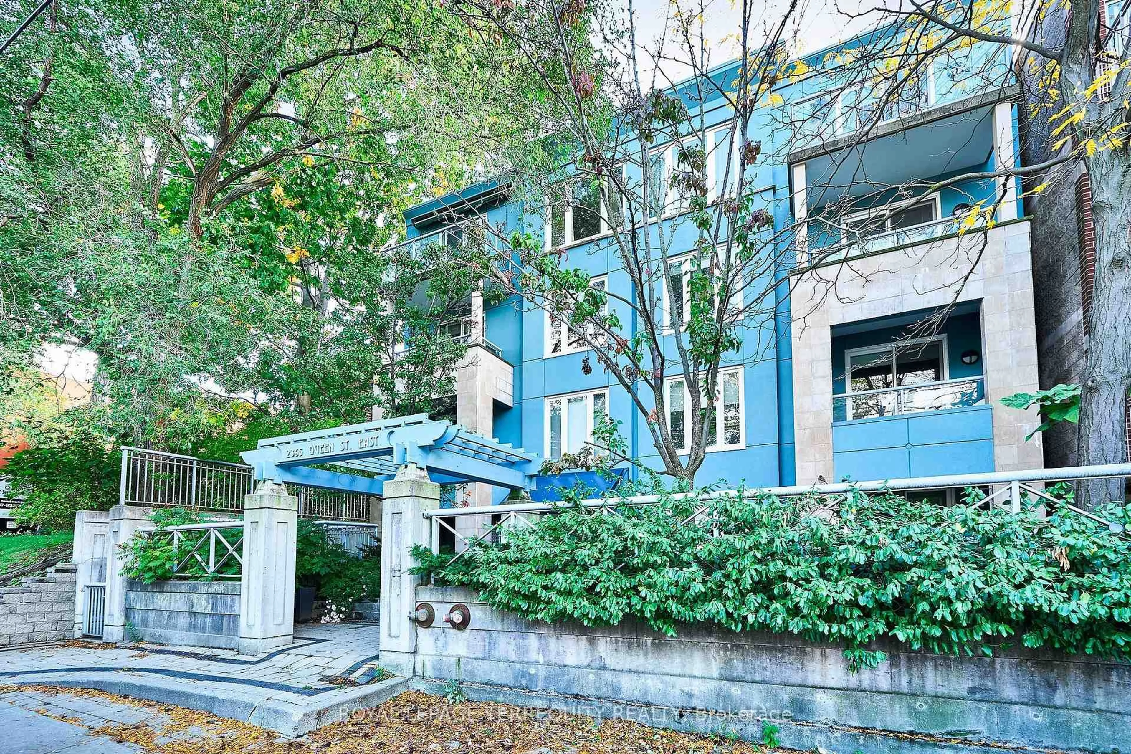 Patio, building for 2365 Queen St #203, Toronto Ontario M4E 1H2