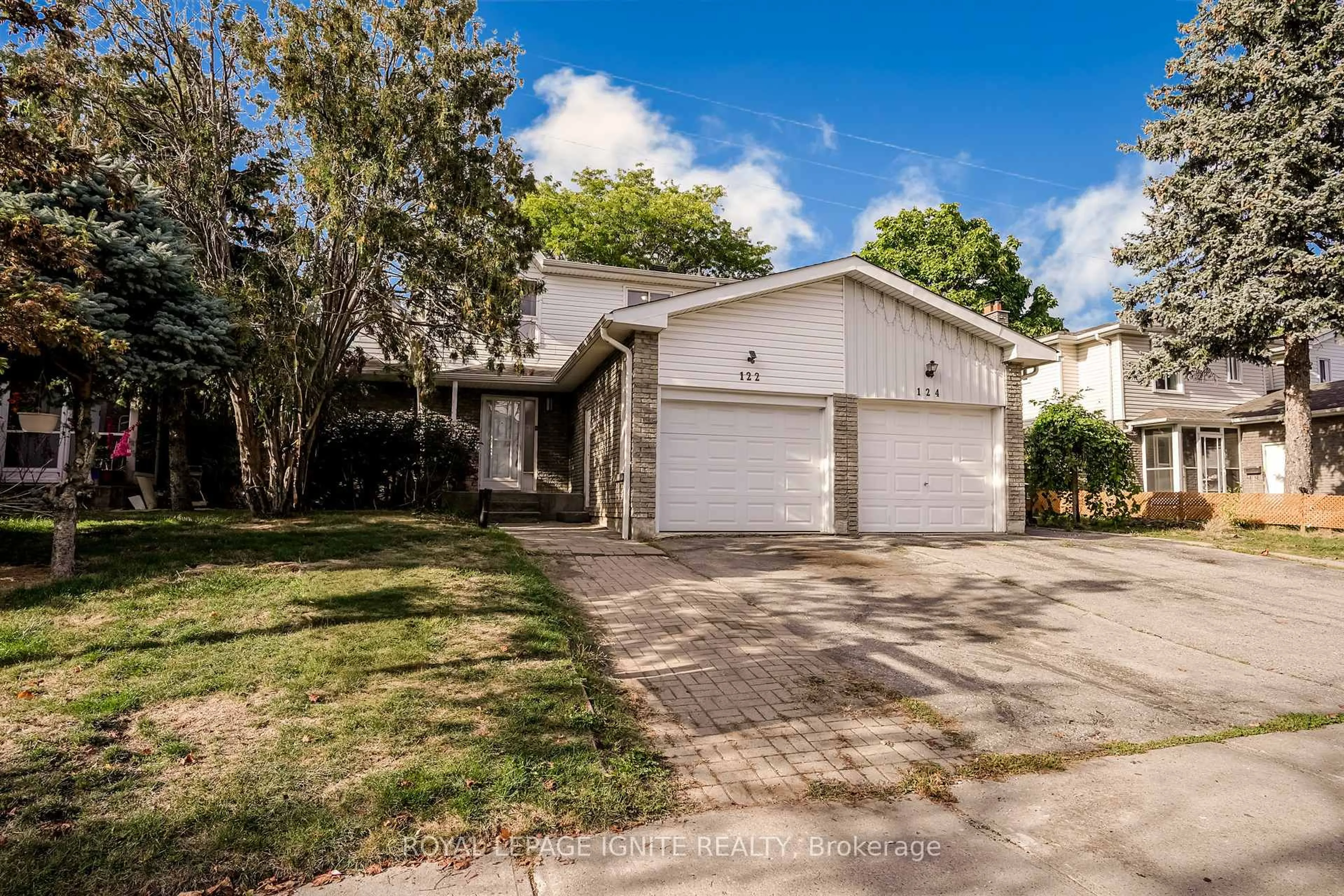 A pic from outside/outdoor area/front of a property/back of a property/a pic from drone, street for 122 Valdor Dr, Toronto Ontario M1V 1R5