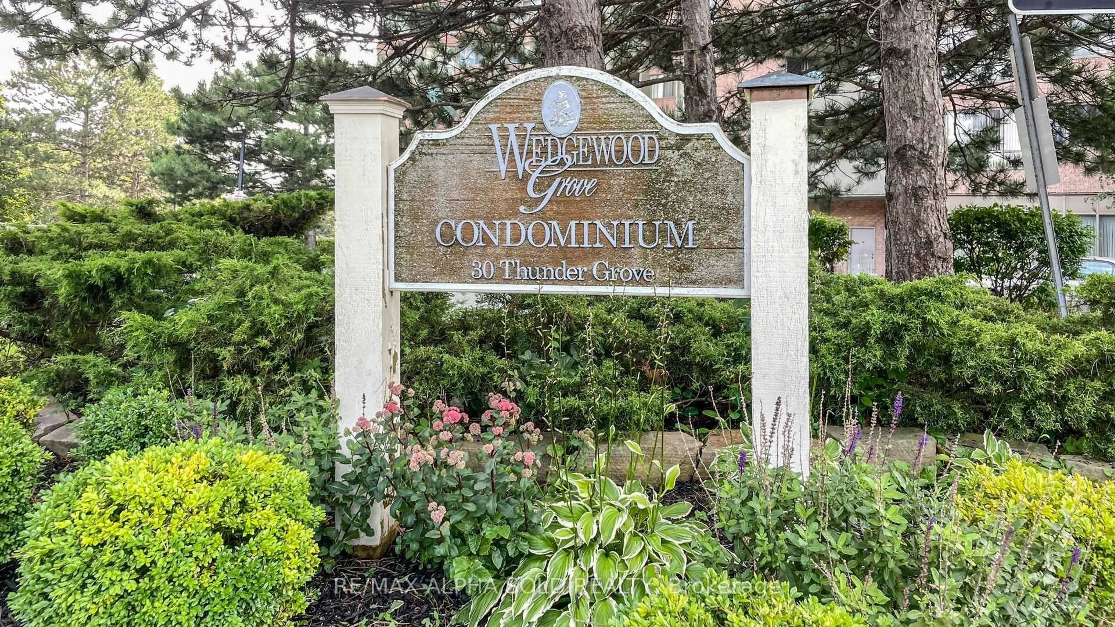 Indoor foyer for 30 Thunder Grve #1406, Toronto Ontario M1V 4A3
