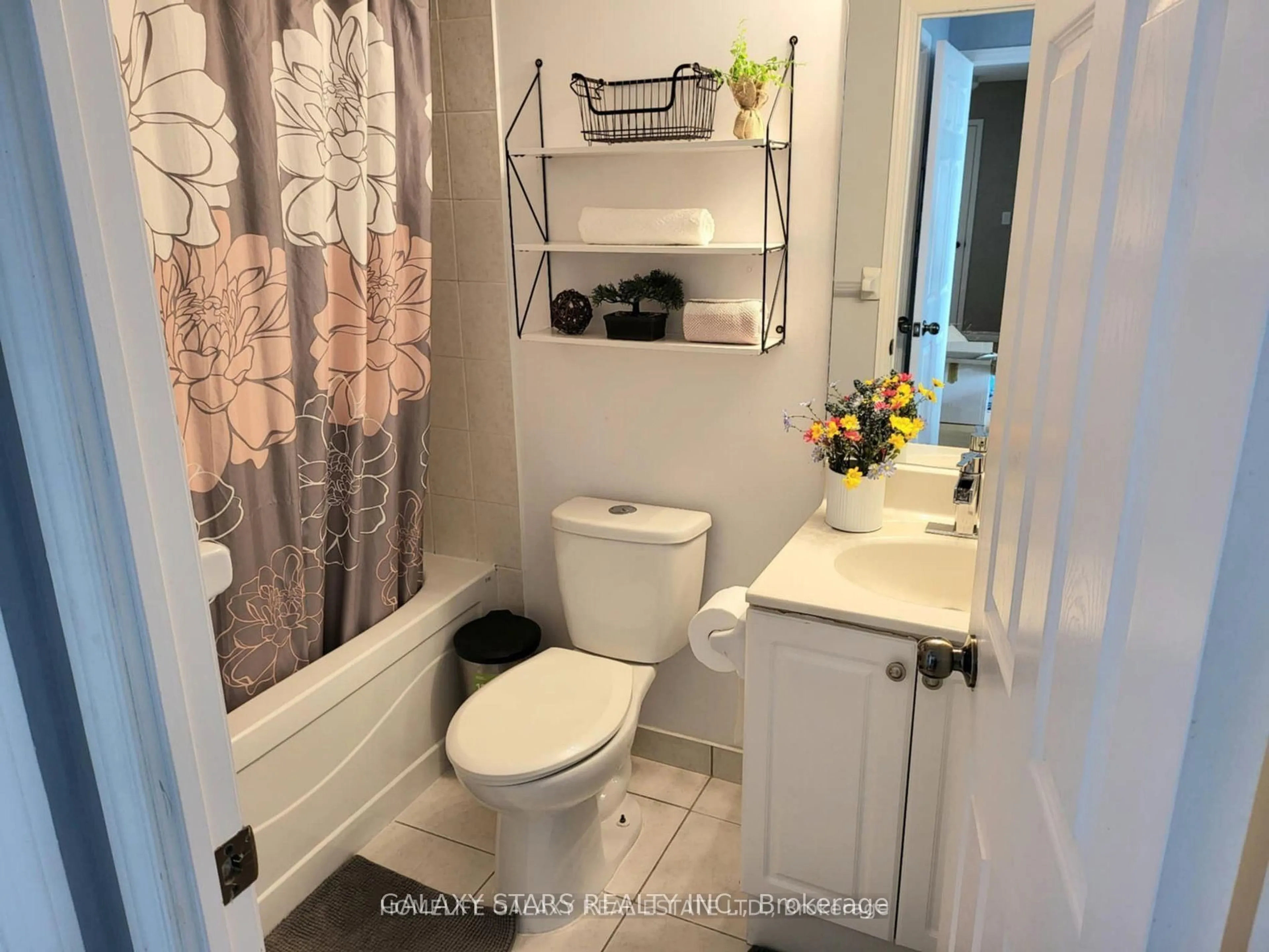 Standard bathroom, ceramic/tile floor for 68 Grangeway Ave #1109, Toronto Ontario M1H 0A1