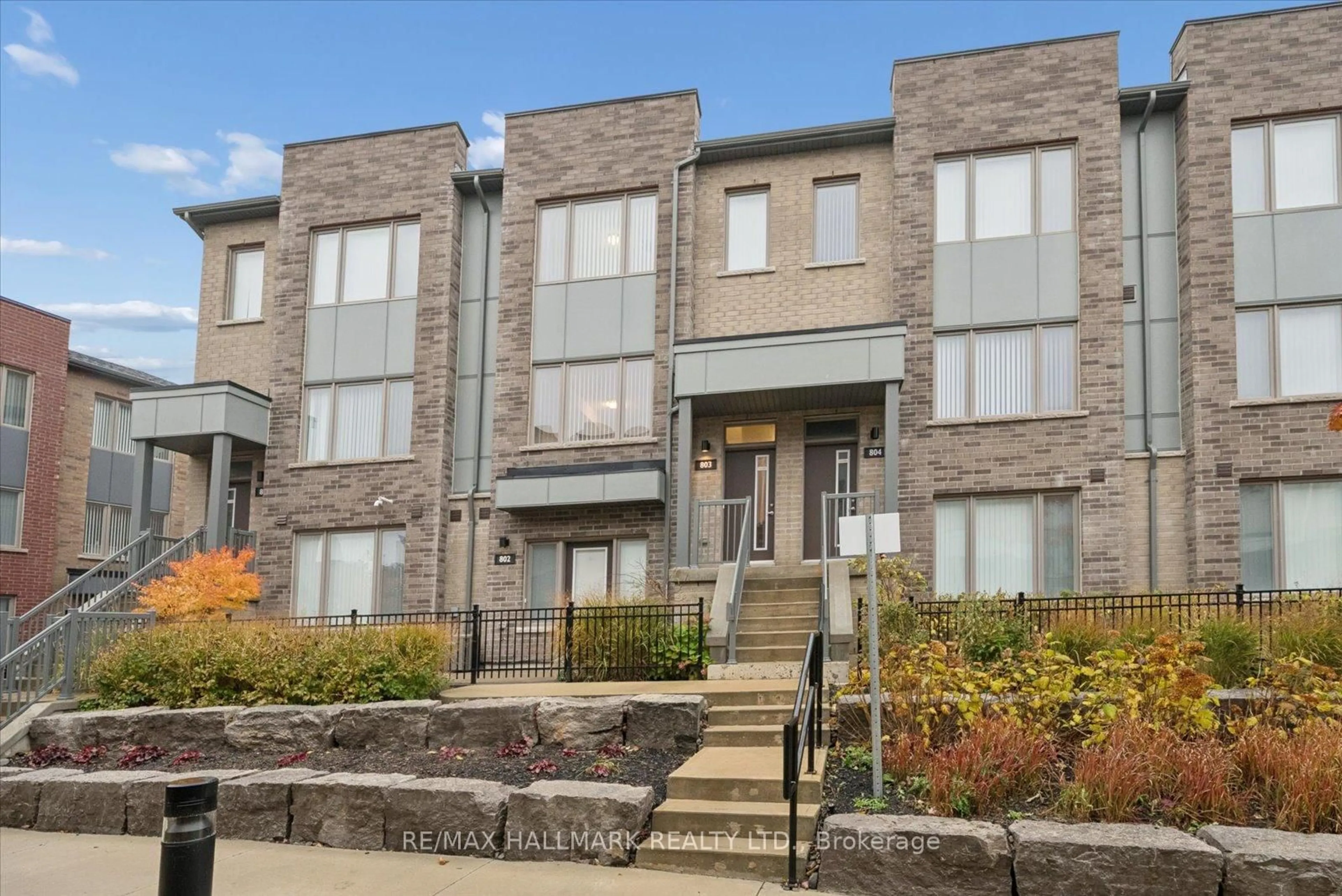 Home with brick exterior material, unknown for 1525 Kingston Rd #803, Pickering Ontario L1V 0E9