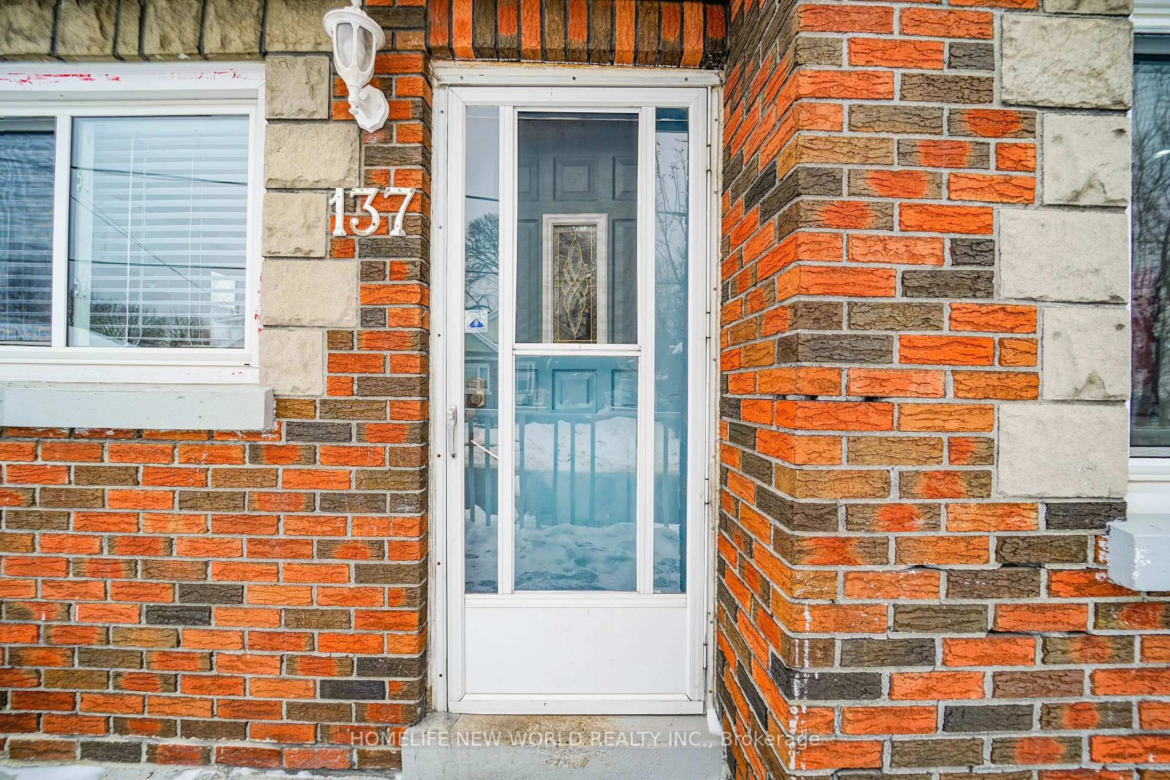 Unknown for 137 Banting Ave, Oshawa Ontario L1H 2M5