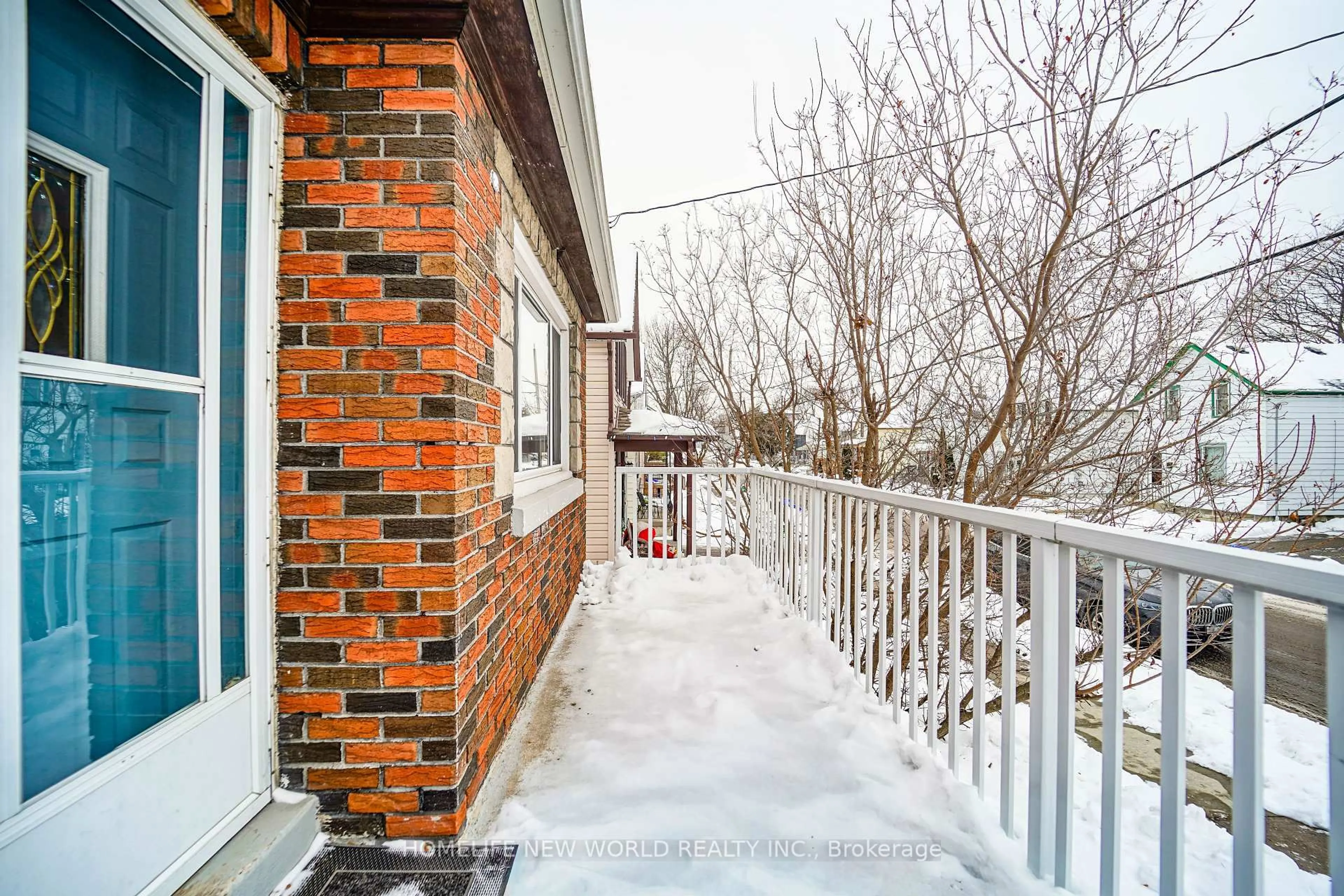 Balcony in the apartment, street for 137 Banting Ave, Oshawa Ontario L1H 2M5