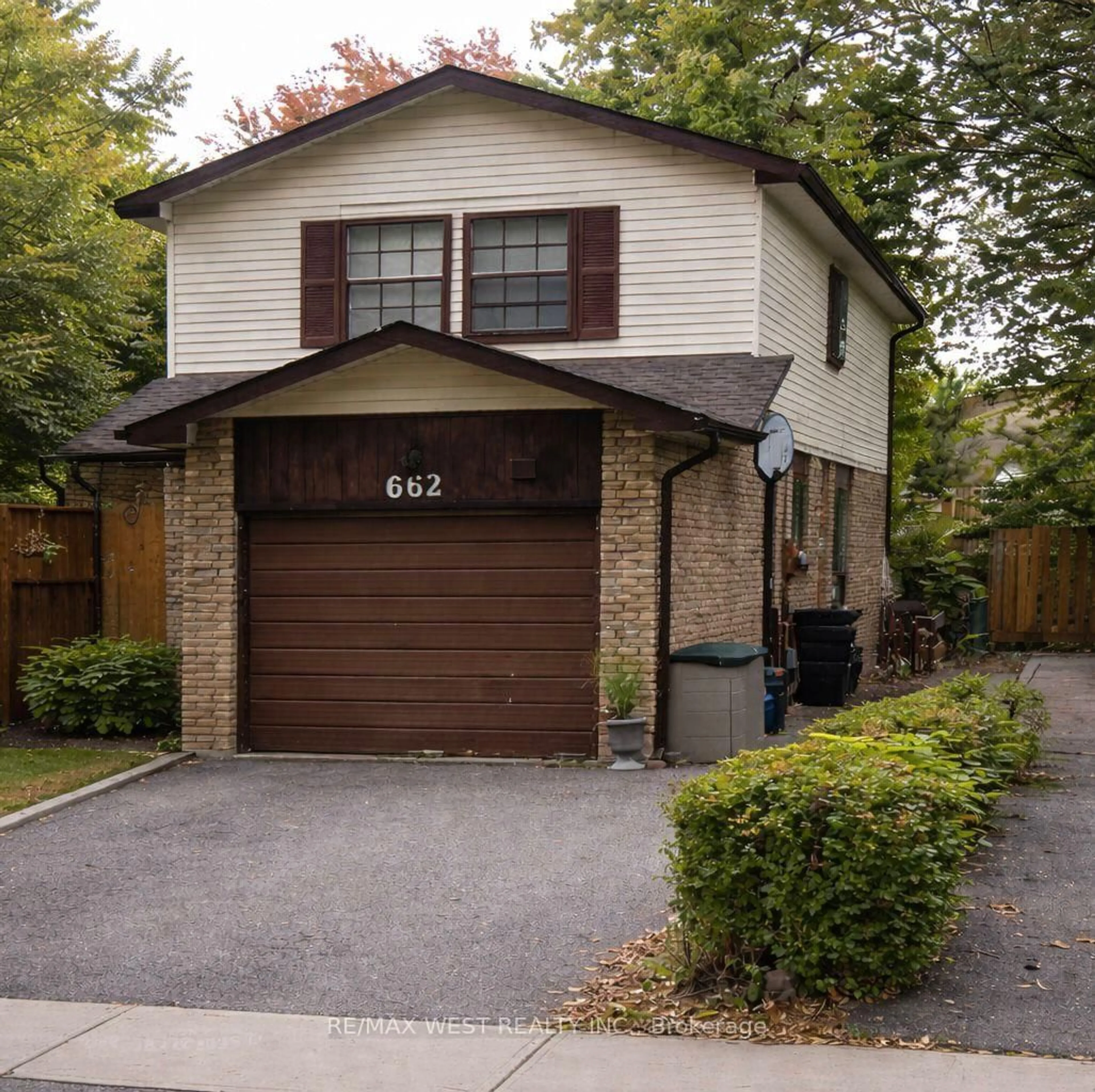 Home with brick exterior material, street for 662 Balsam Cres, Oshawa Ontario L1J 6A2
