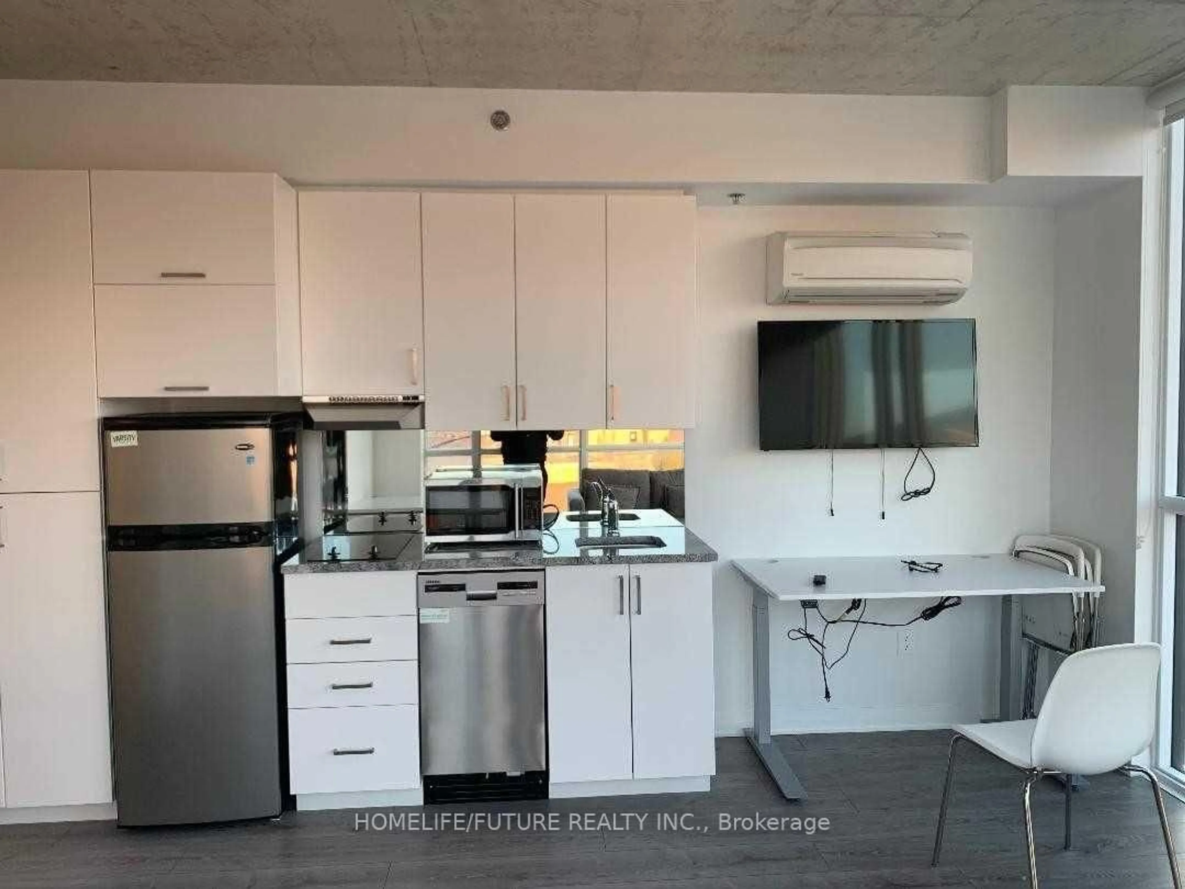 Standard kitchen, unknown for 1900 Simcoe St #629, Oshawa Ontario L1G 4Y3