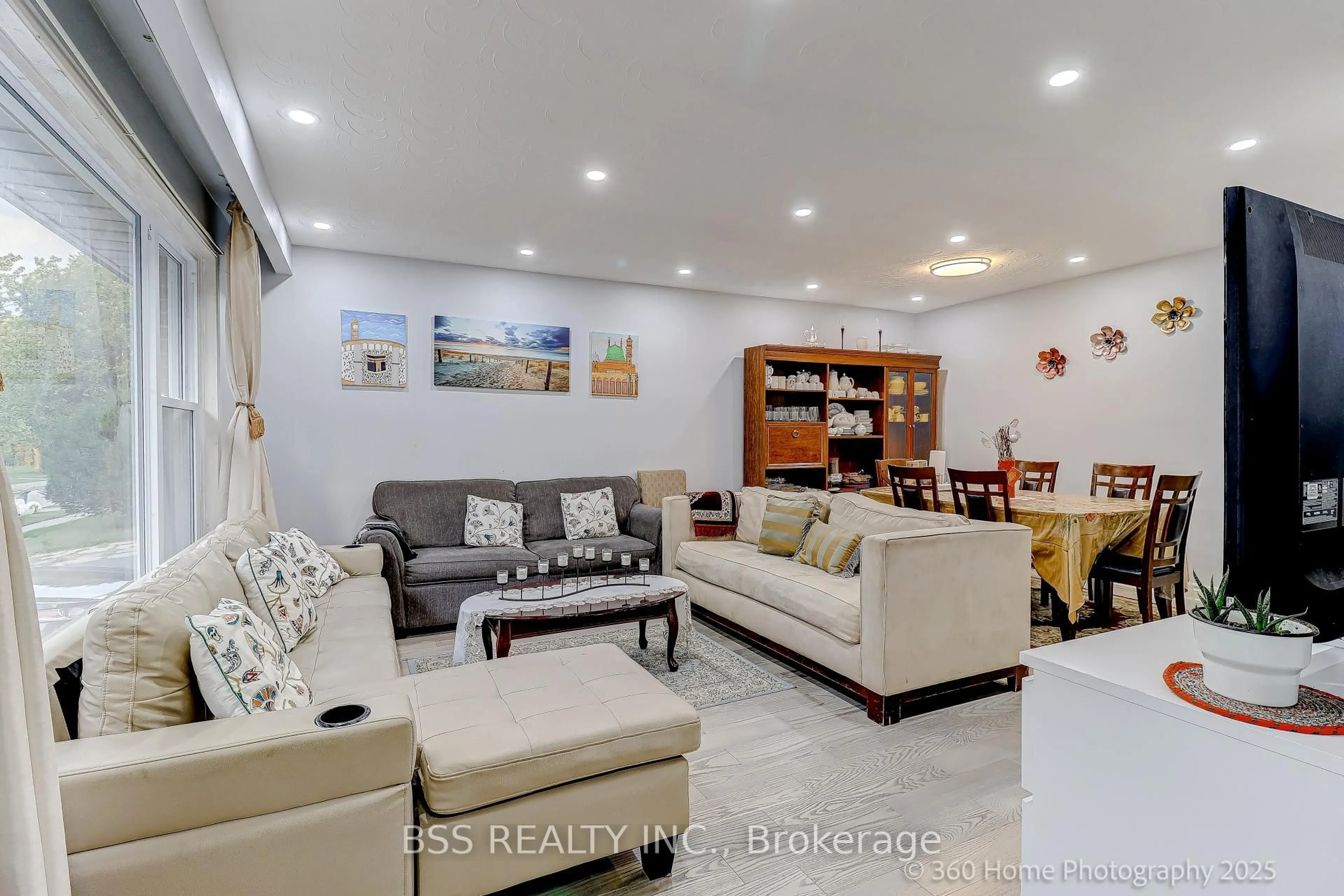 Living room with furniture, unknown for 35 Waldock St, Toronto Ontario M1E 2E7