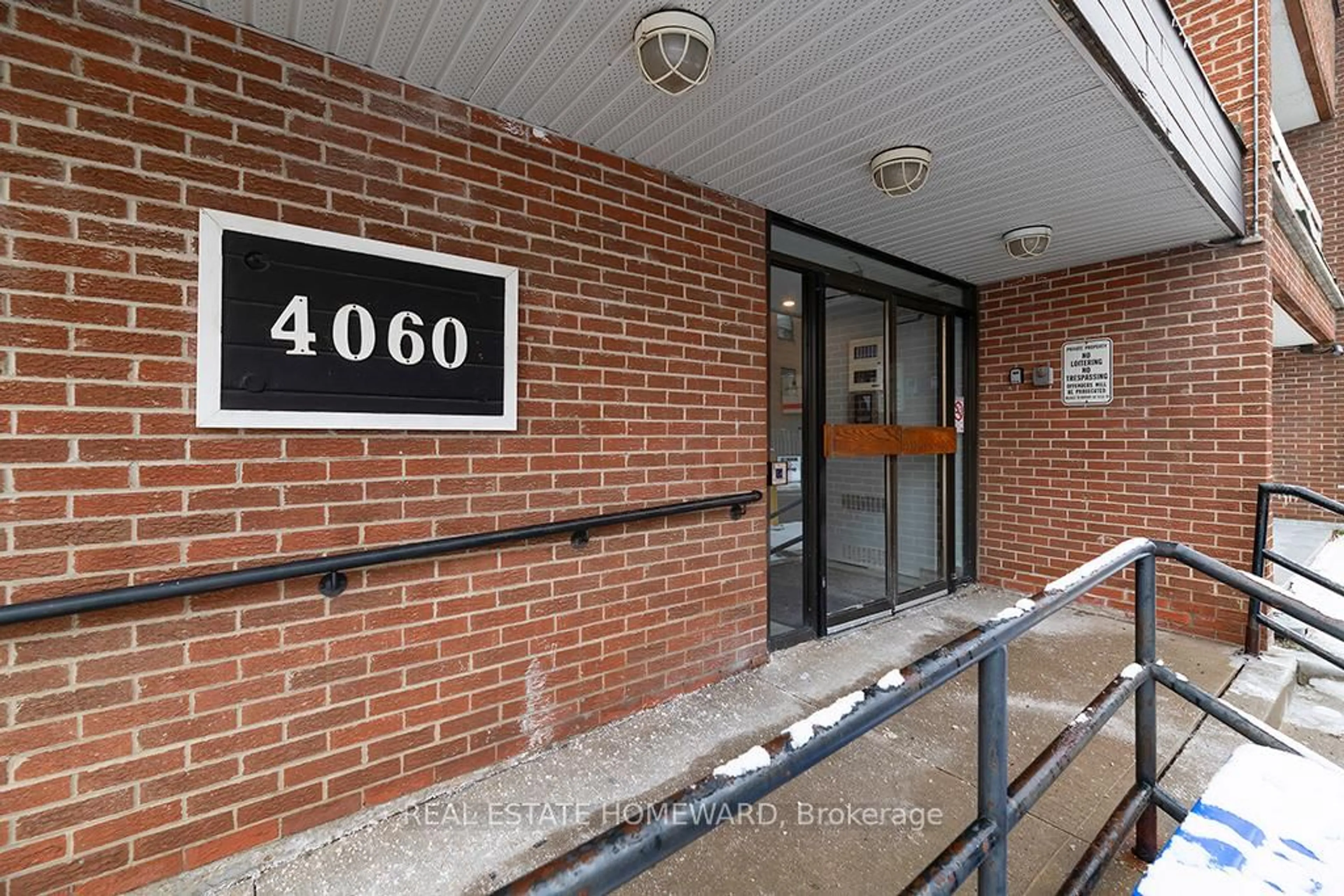 Indoor foyer for 4060 Lawrence Ave #505, Toronto Ontario M1E 4V4