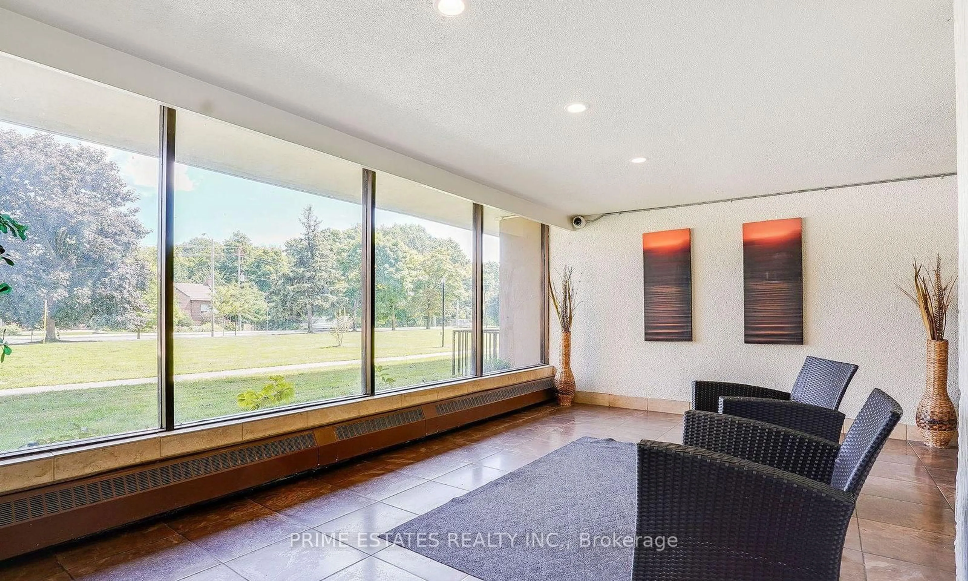 Indoor foyer for 180 Markham Rd #317, Toronto Ontario M1M 2Z9