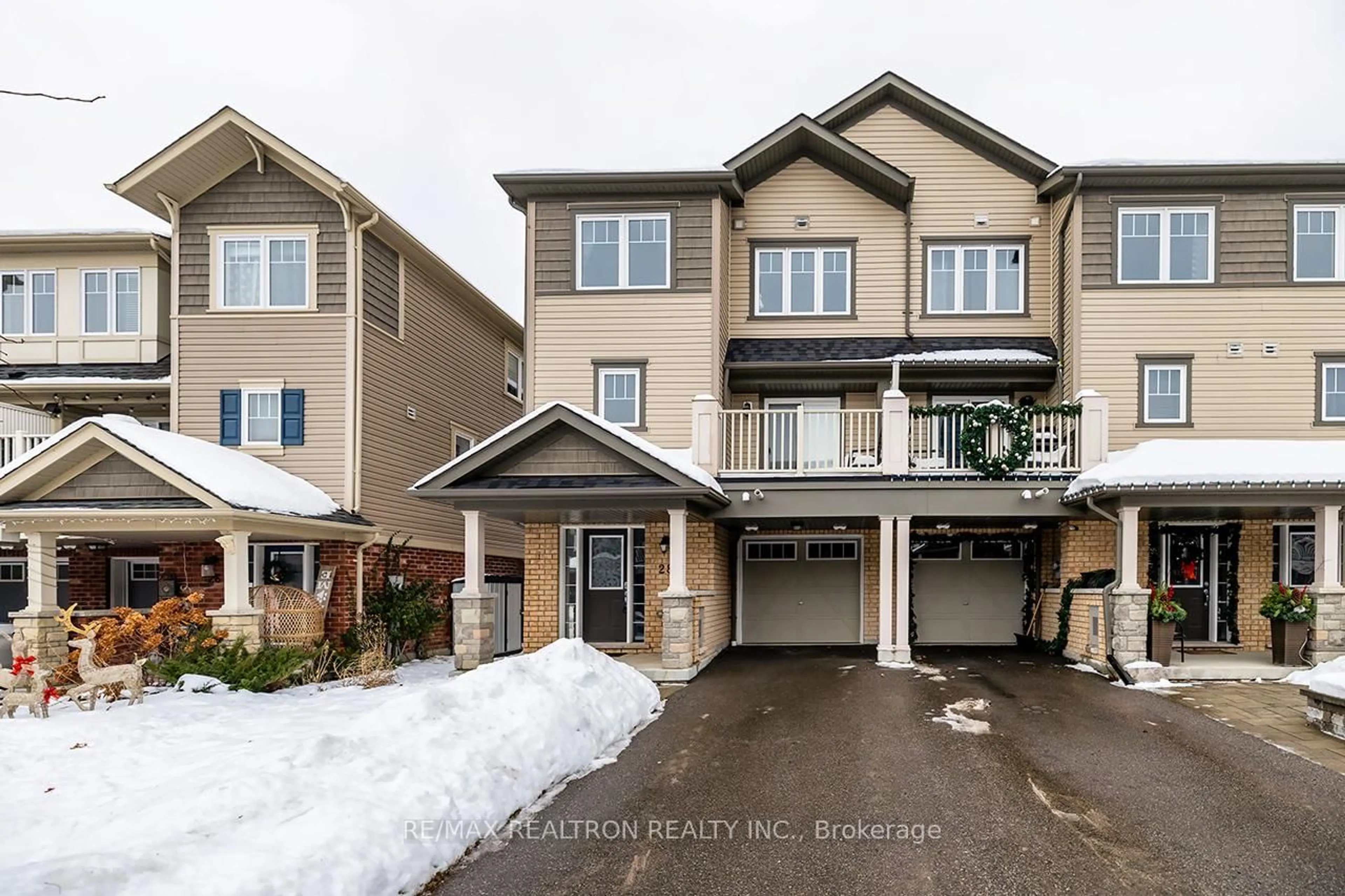 Unknown for 28 Nearco Cres, Oshawa Ontario L1L 0J4