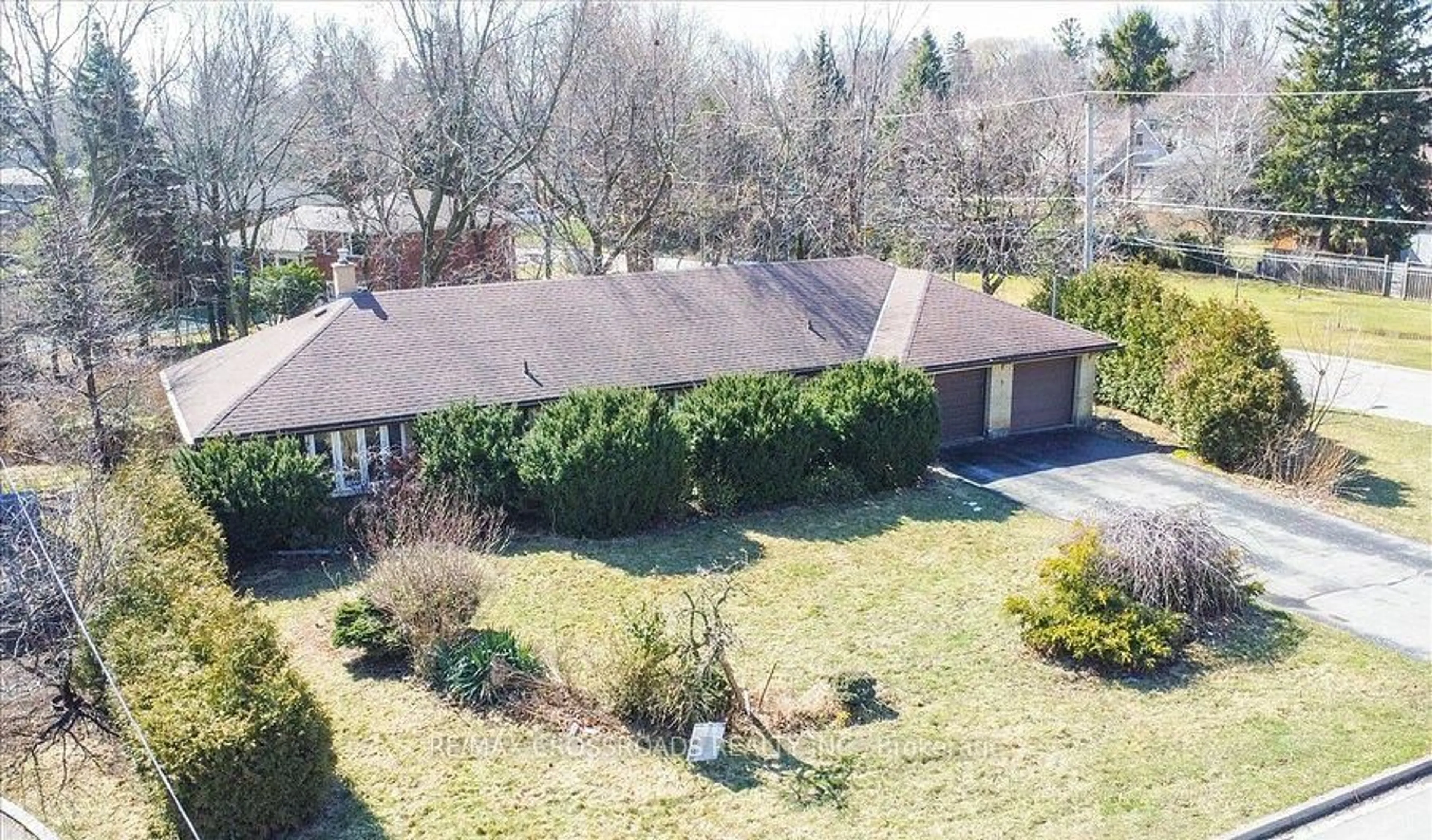 A pic from outside/outdoor area/front of a property/back of a property/a pic from drone, street for 5 Balcarra Ave, Toronto Ontario M1M 1G8