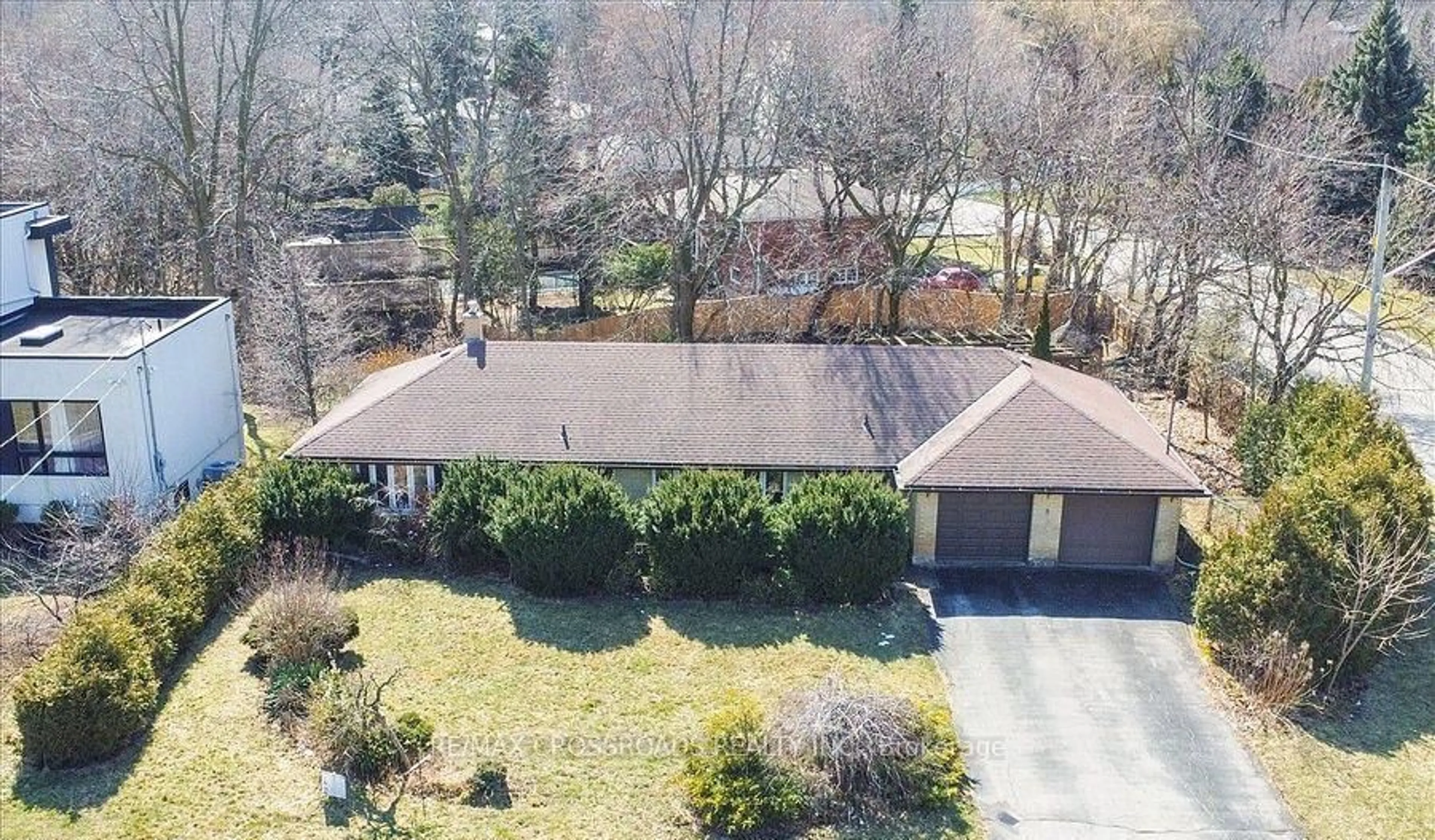 A pic from outside/outdoor area/front of a property/back of a property/a pic from drone, unknown for 5 Balcarra Ave, Toronto Ontario M1M 1G8