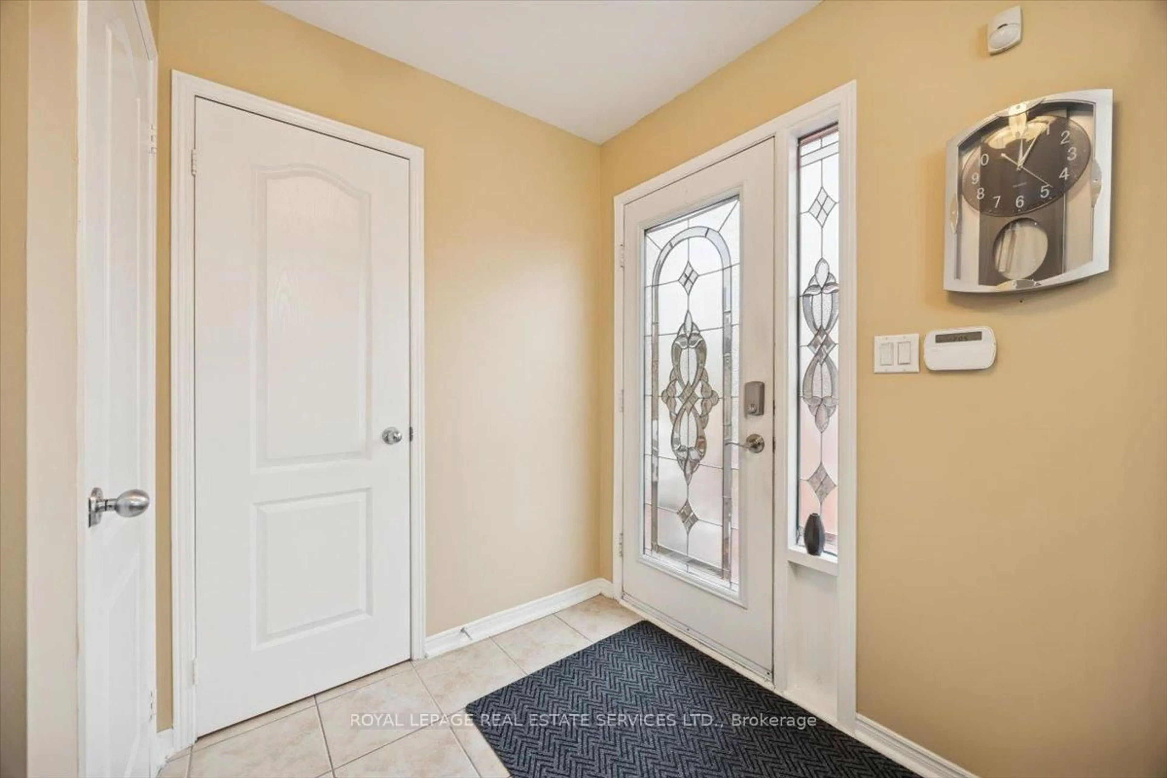 Indoor entryway for 46 Georgina Gate, Toronto Ontario M1L 4T9