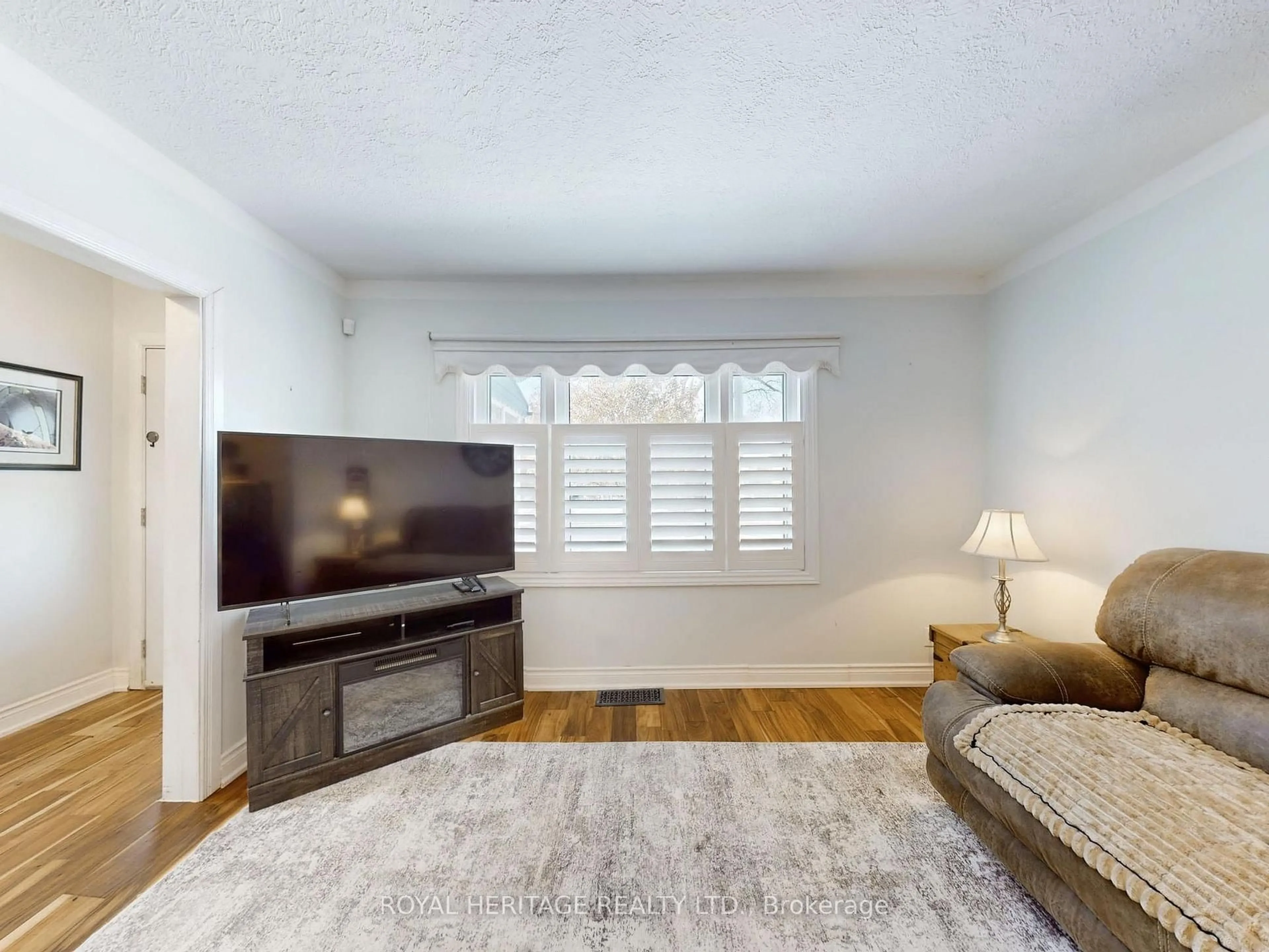 Living room with furniture, unknown for 651 Somerville Ave, Oshawa Ontario L1G 4J2